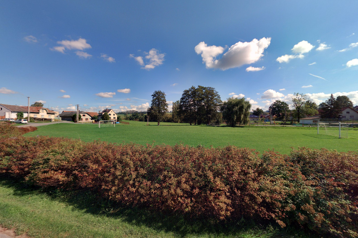 Fotbalové hřiště Okrouhlička foto 2