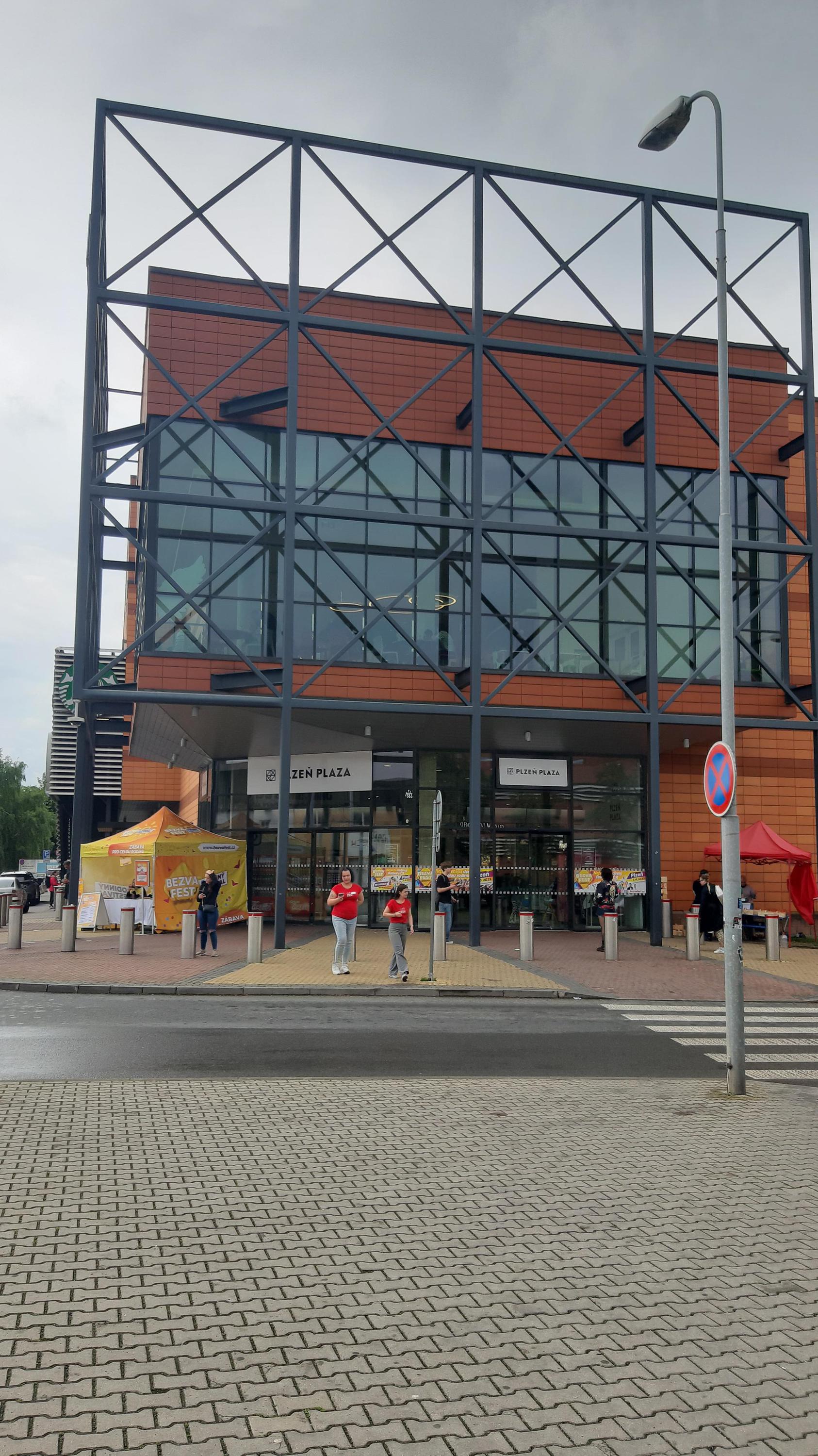 Obchodní centrum Plzeň Plaza foto 3