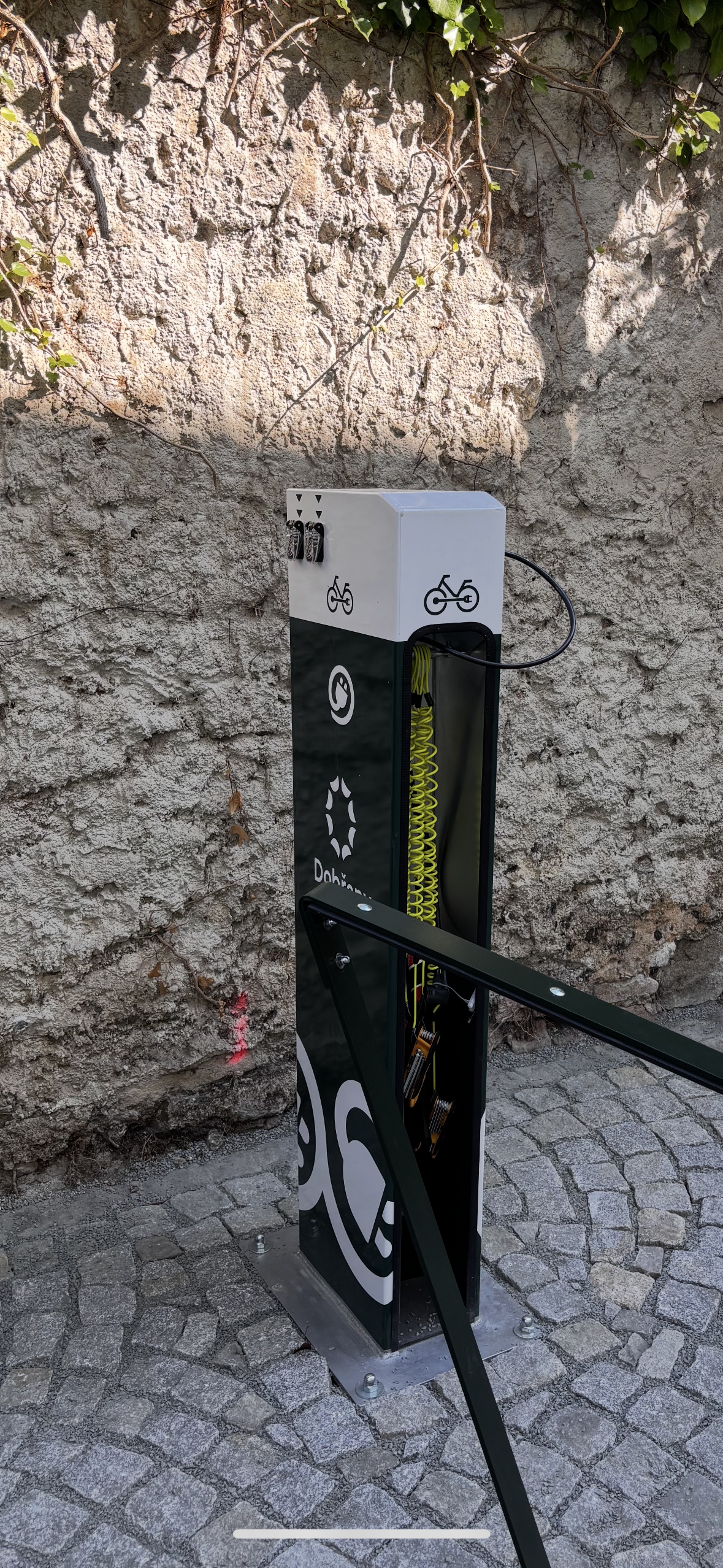 Dobíjecí stanice pro elektrokola foto 2