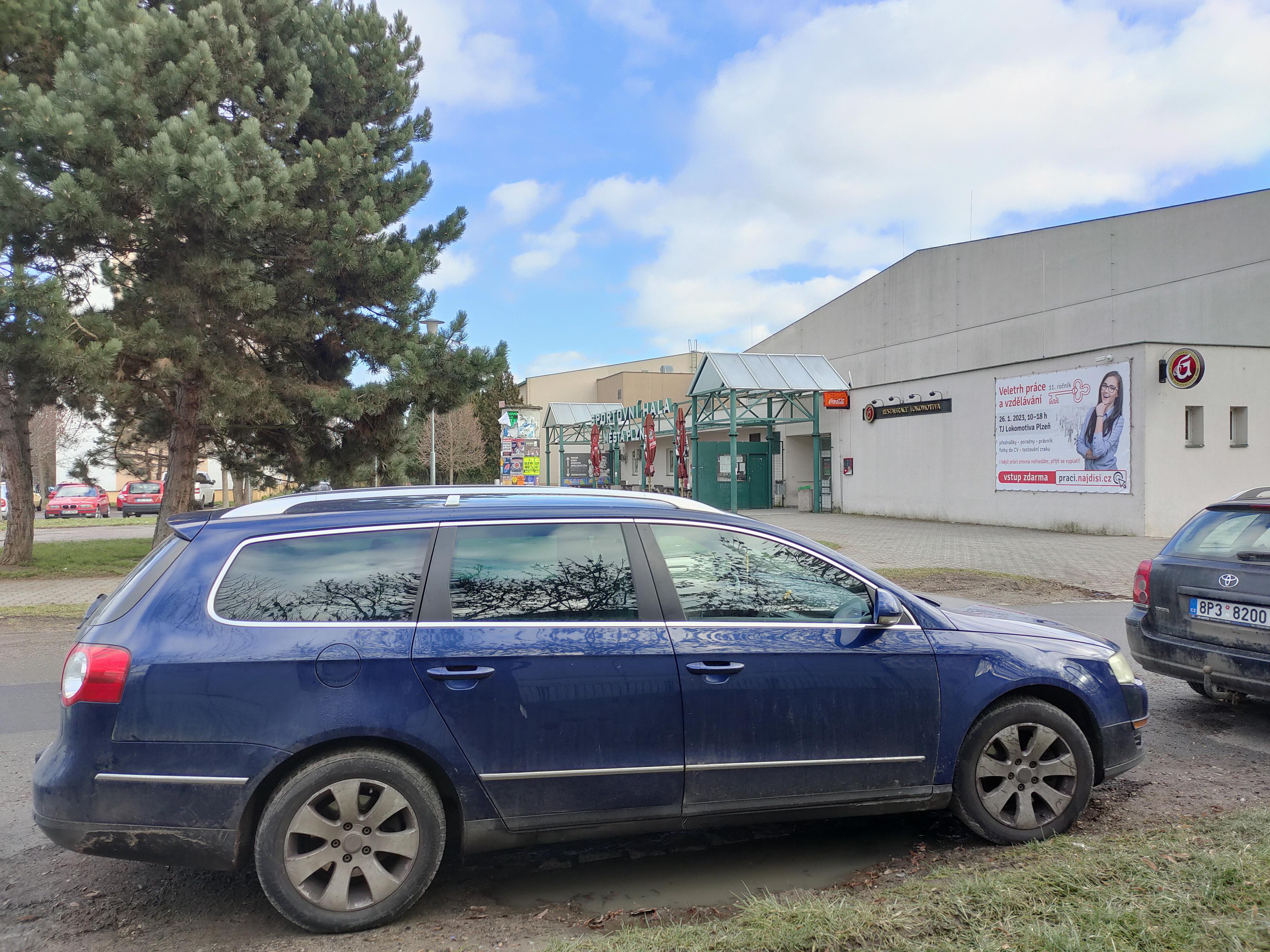 Sportovní restaurace Lokotka foto 2