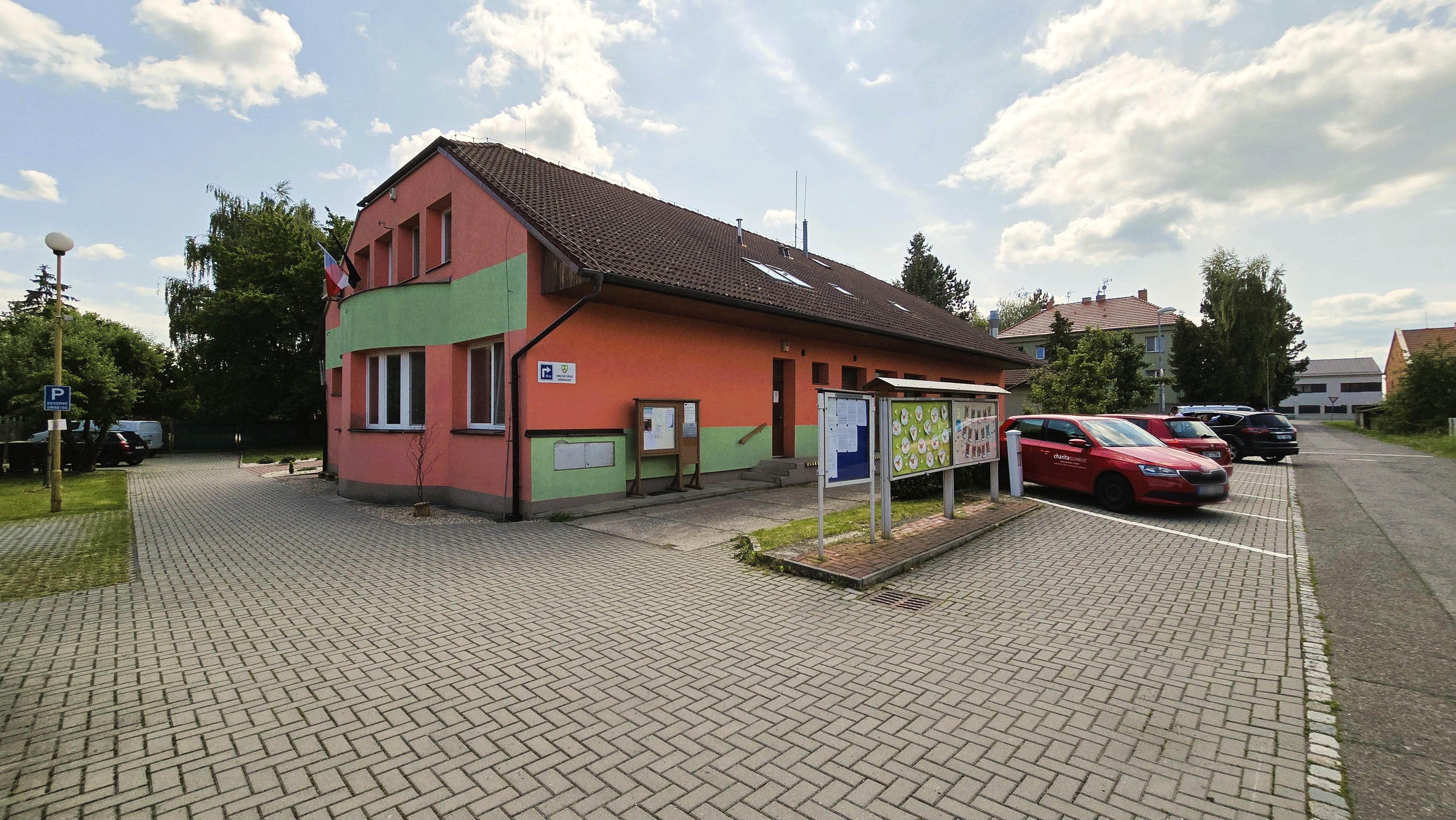 Věrovany - obecní úřad foto 1
