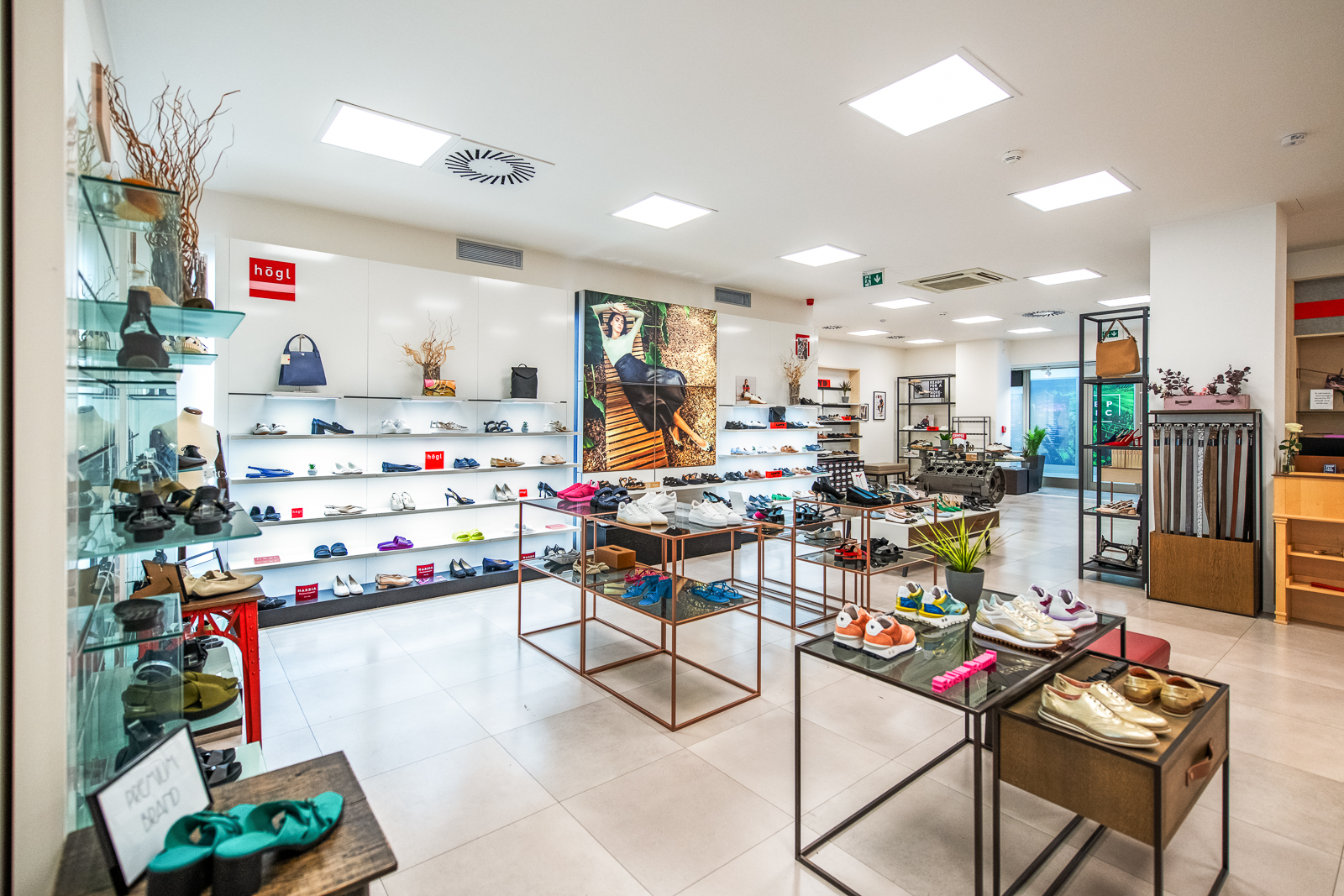 SHOE REPUBLIC foto 2