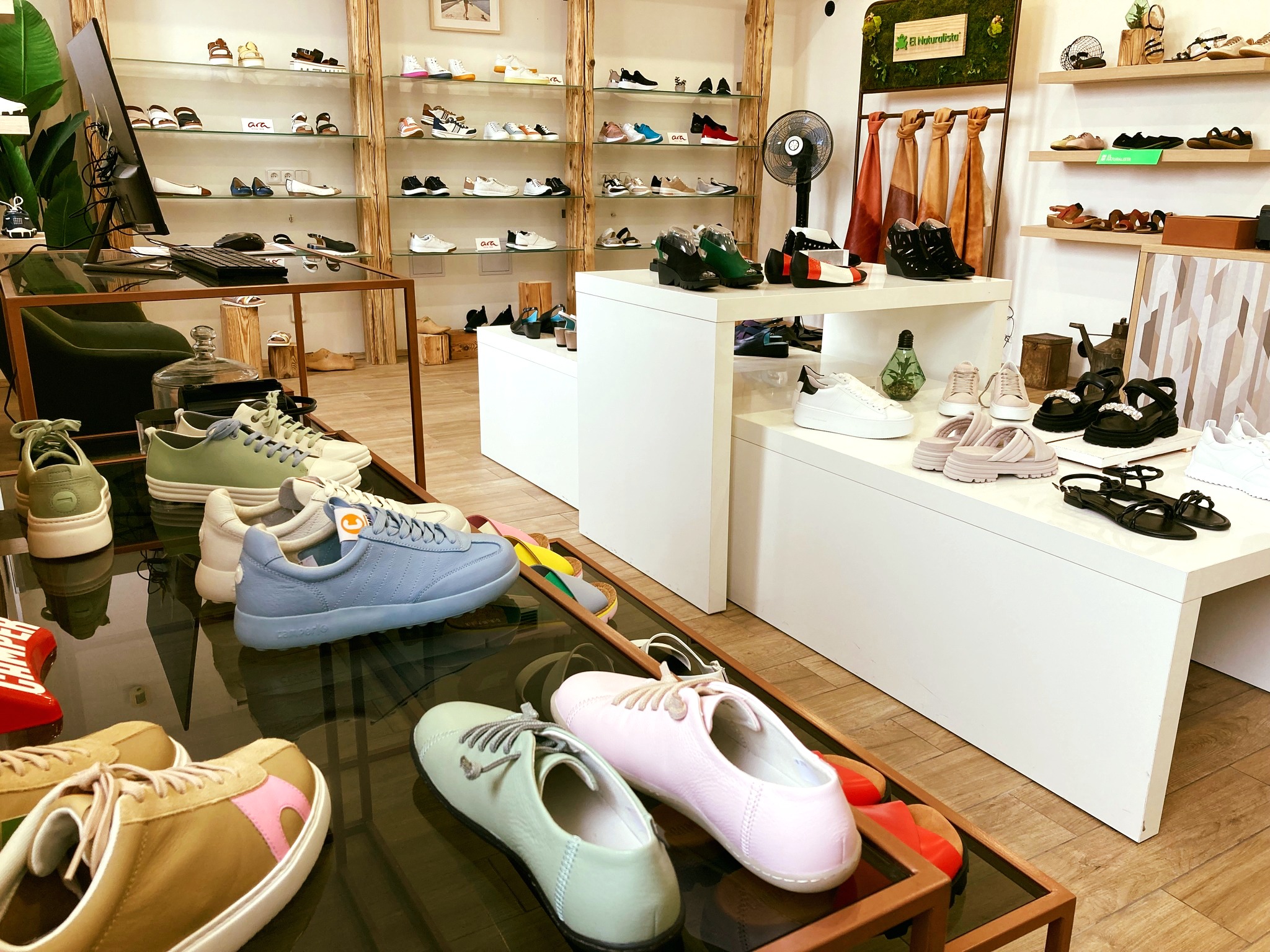 SHOE REPUBLIC foto 2