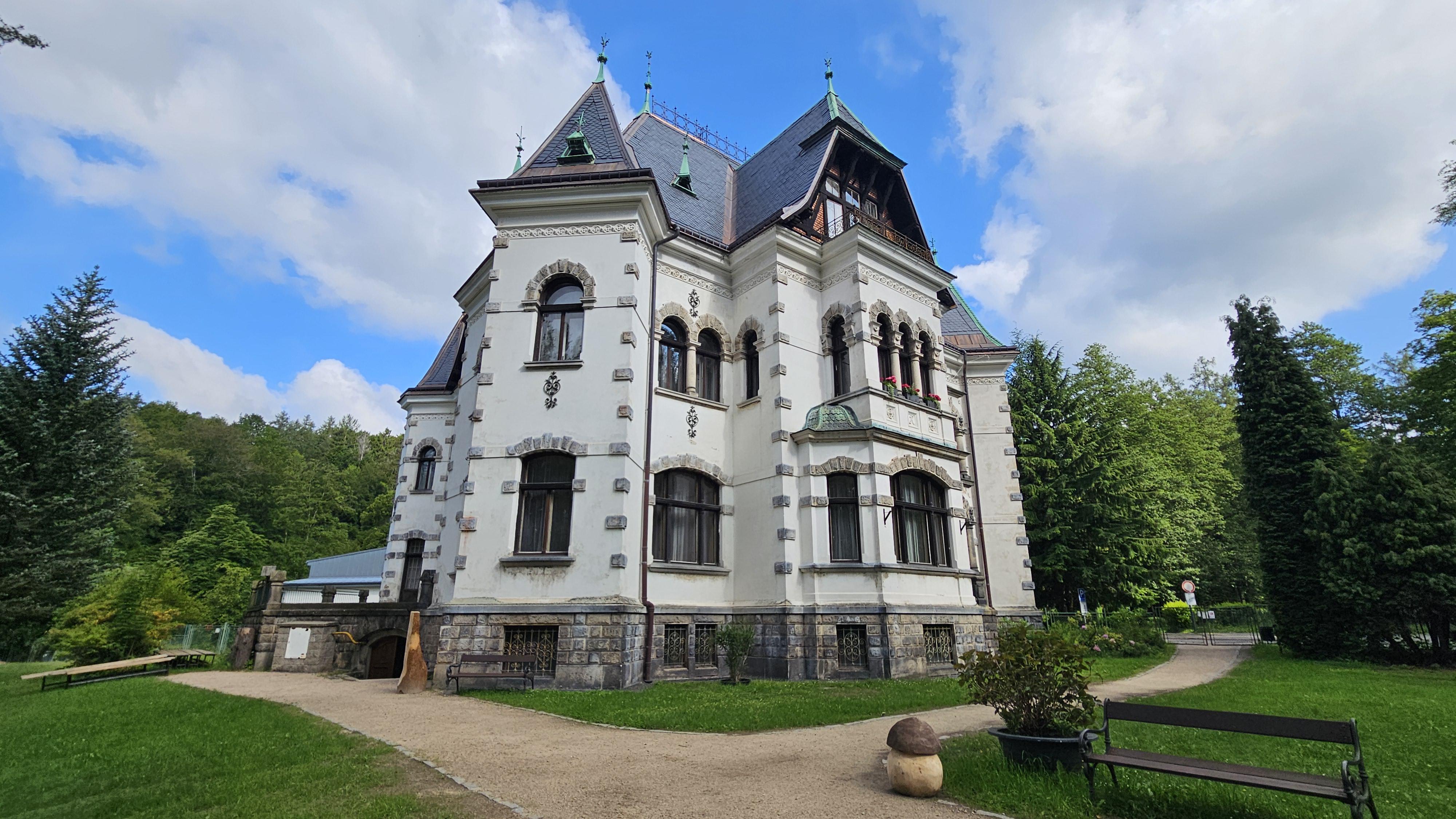 Kulturní a informační středisko Riedelova vila Desná foto 3