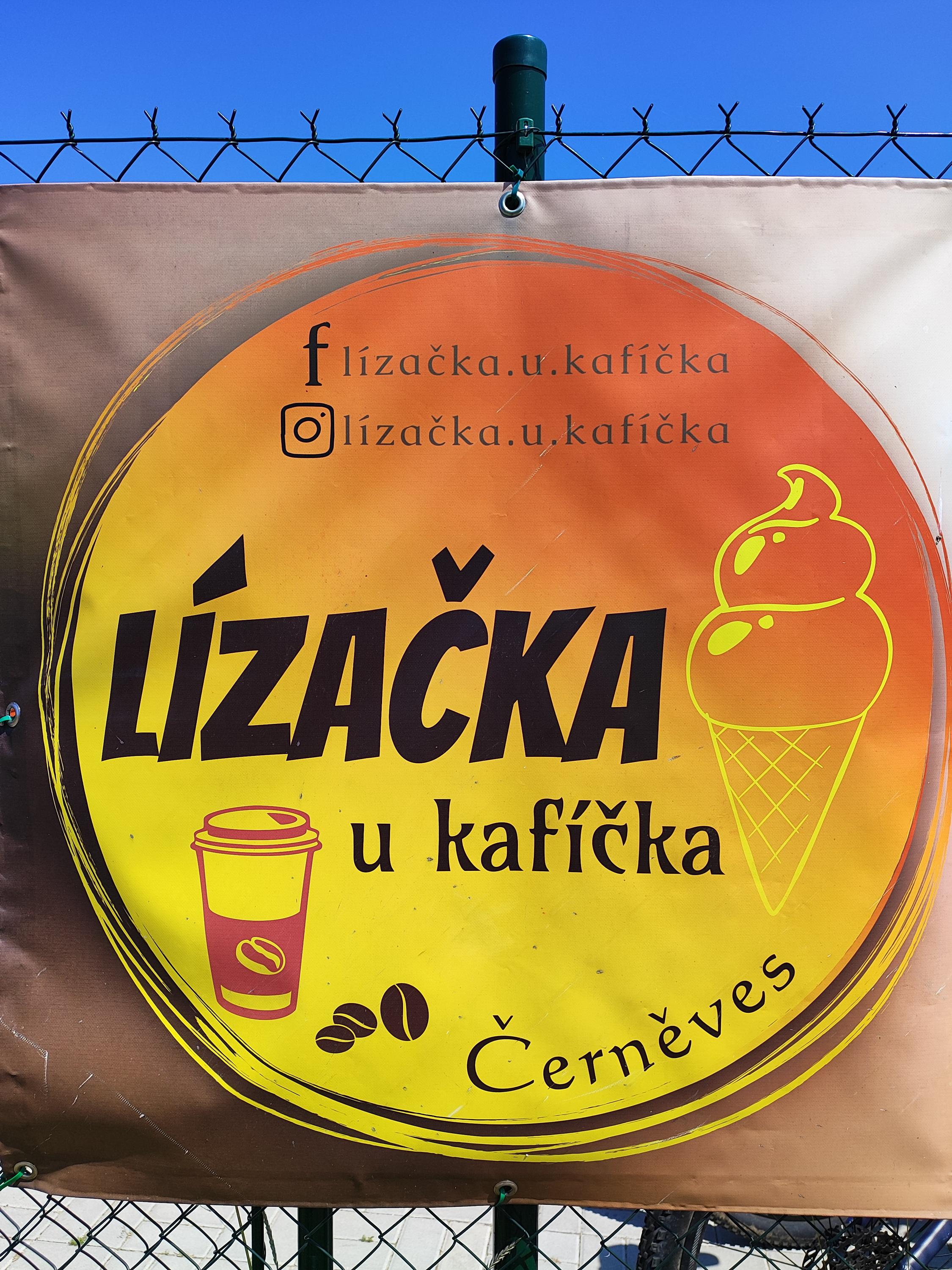 Lízačka u kafíčka foto 2