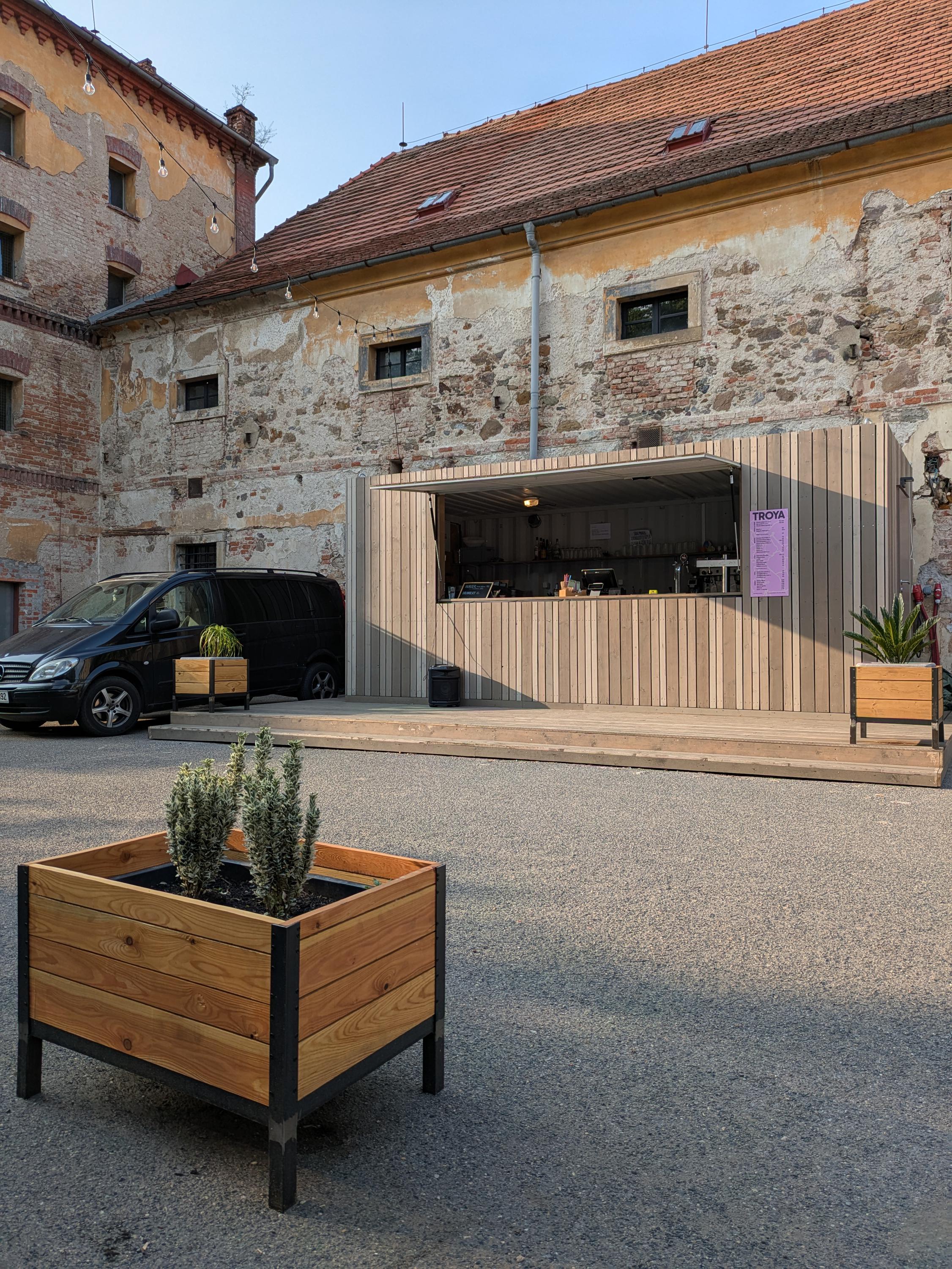 TROYA bar & grill foto 2