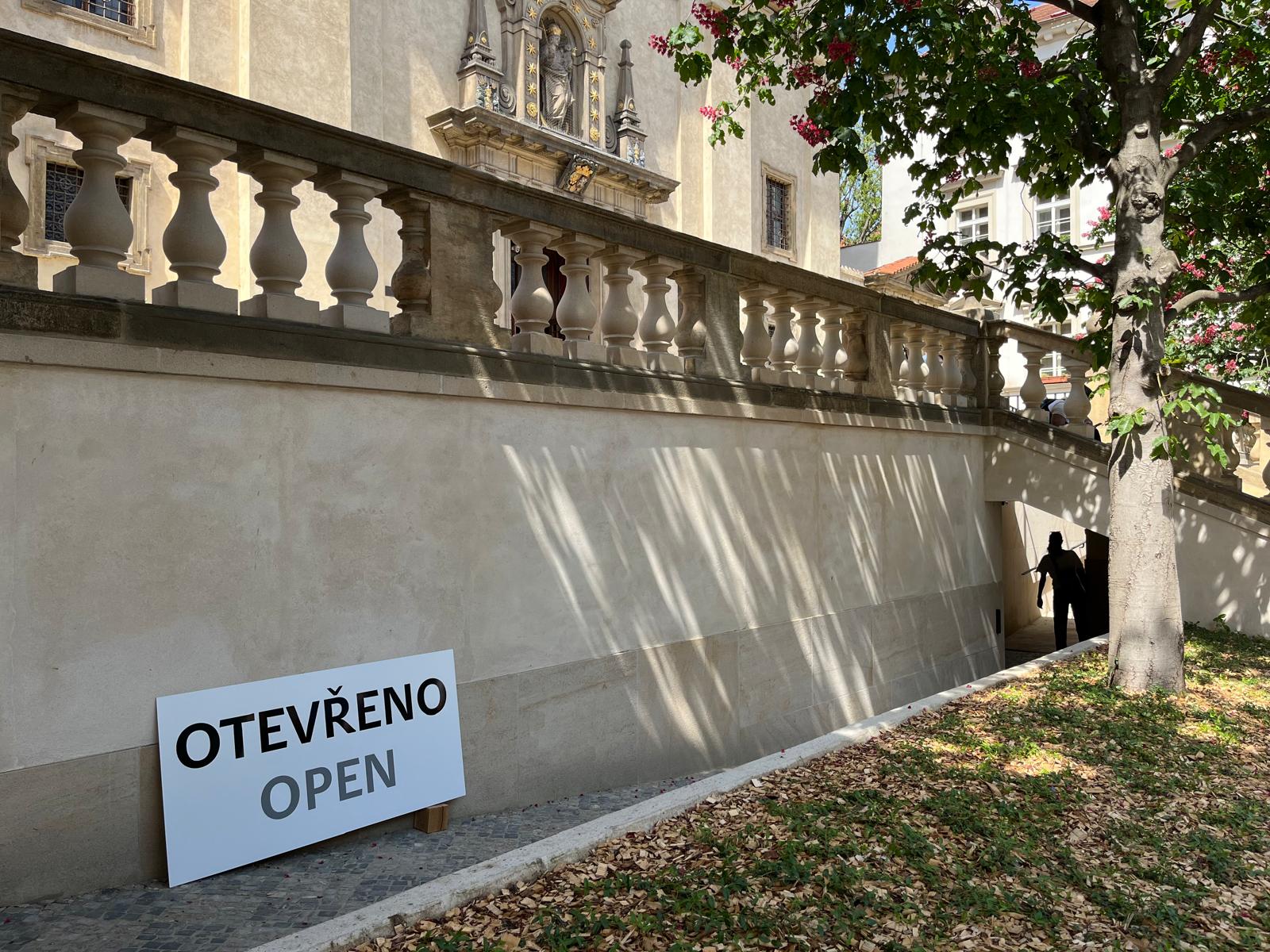 Prodejna suvenýrů – Klášter Pražského Jezulátka foto 2