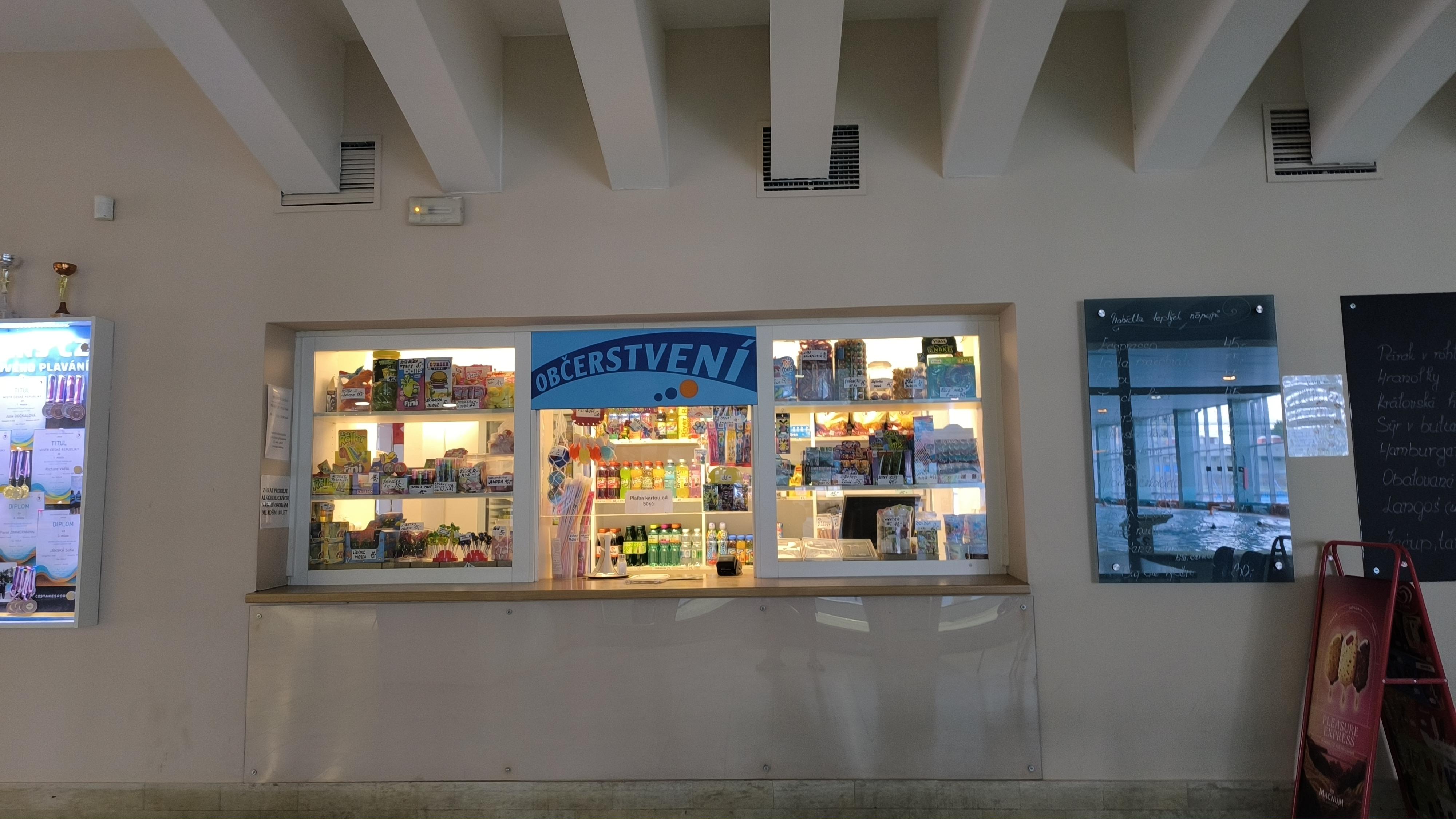 Kavárna na bazéně