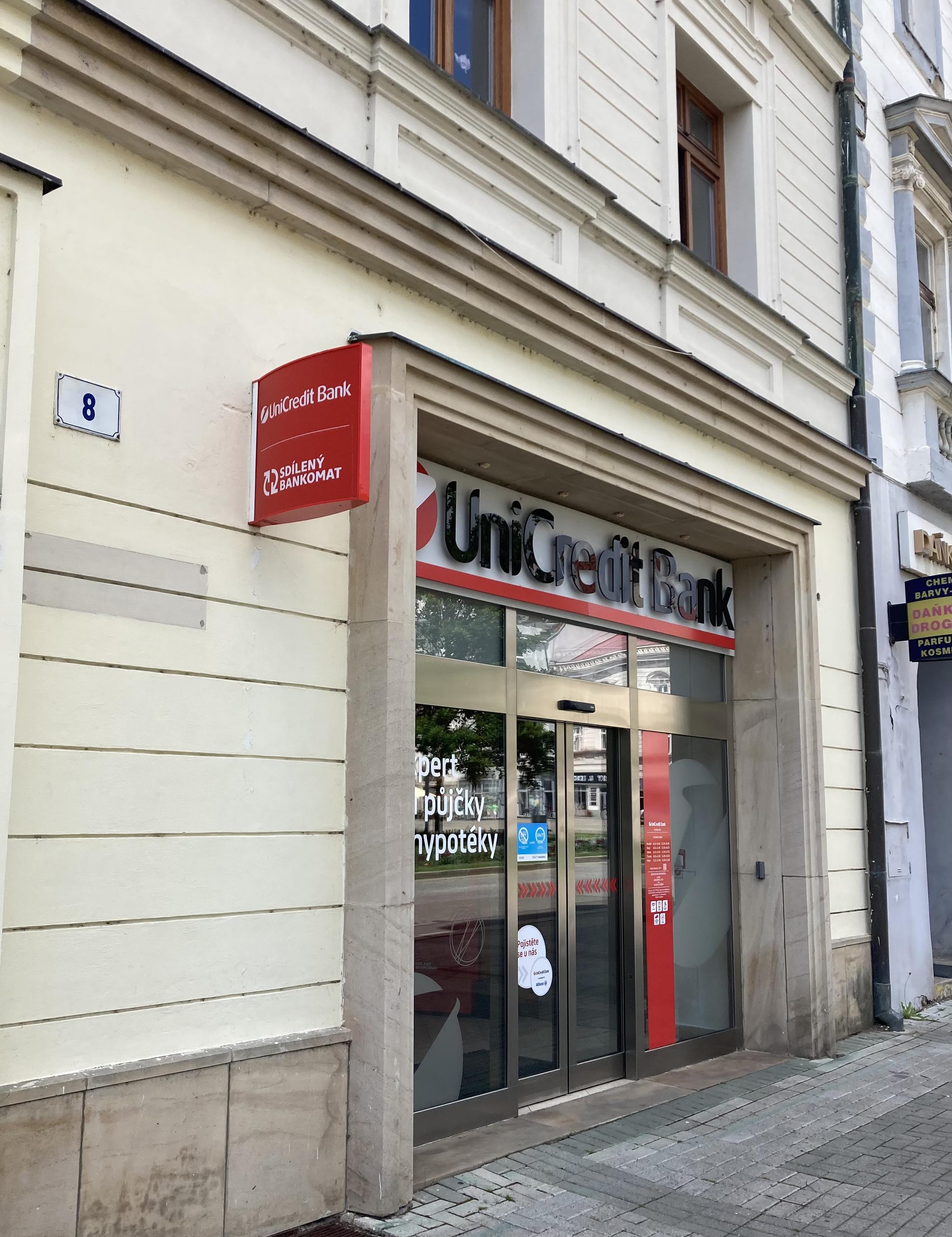 Bankomat UniCredit Bank Czech Republic foto 2