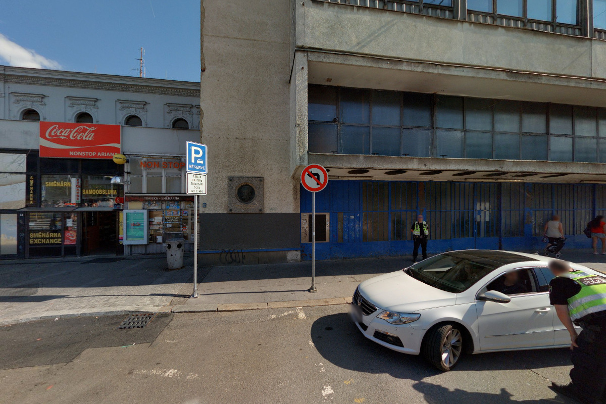 Dr. Max - výdejní box