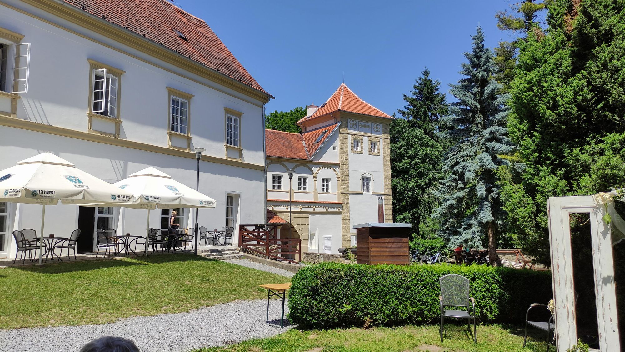 EFI Hostinec KONÍRNA Zámek Račice