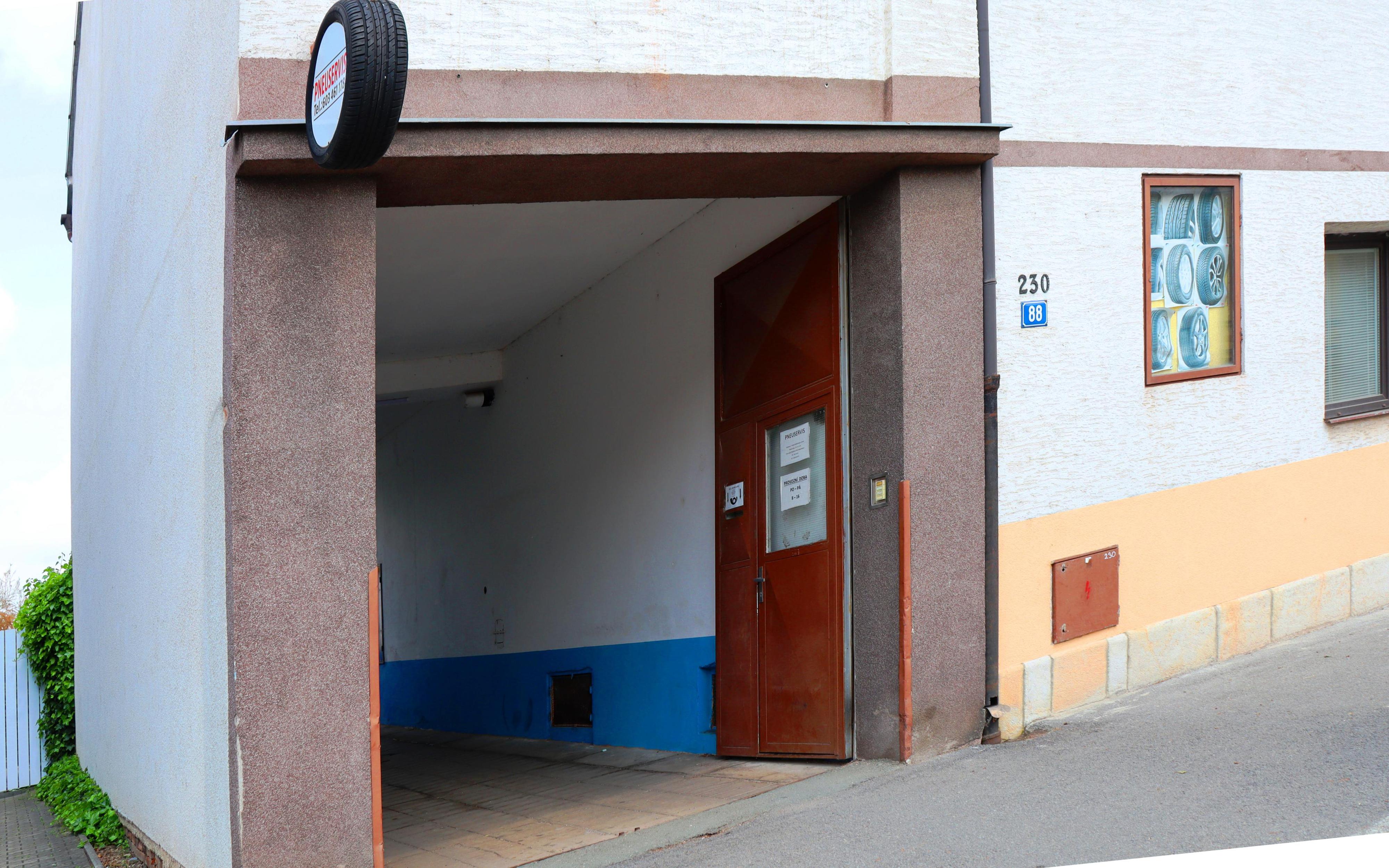 Luboš Černý, Pneuservis - Kukleny foto 2