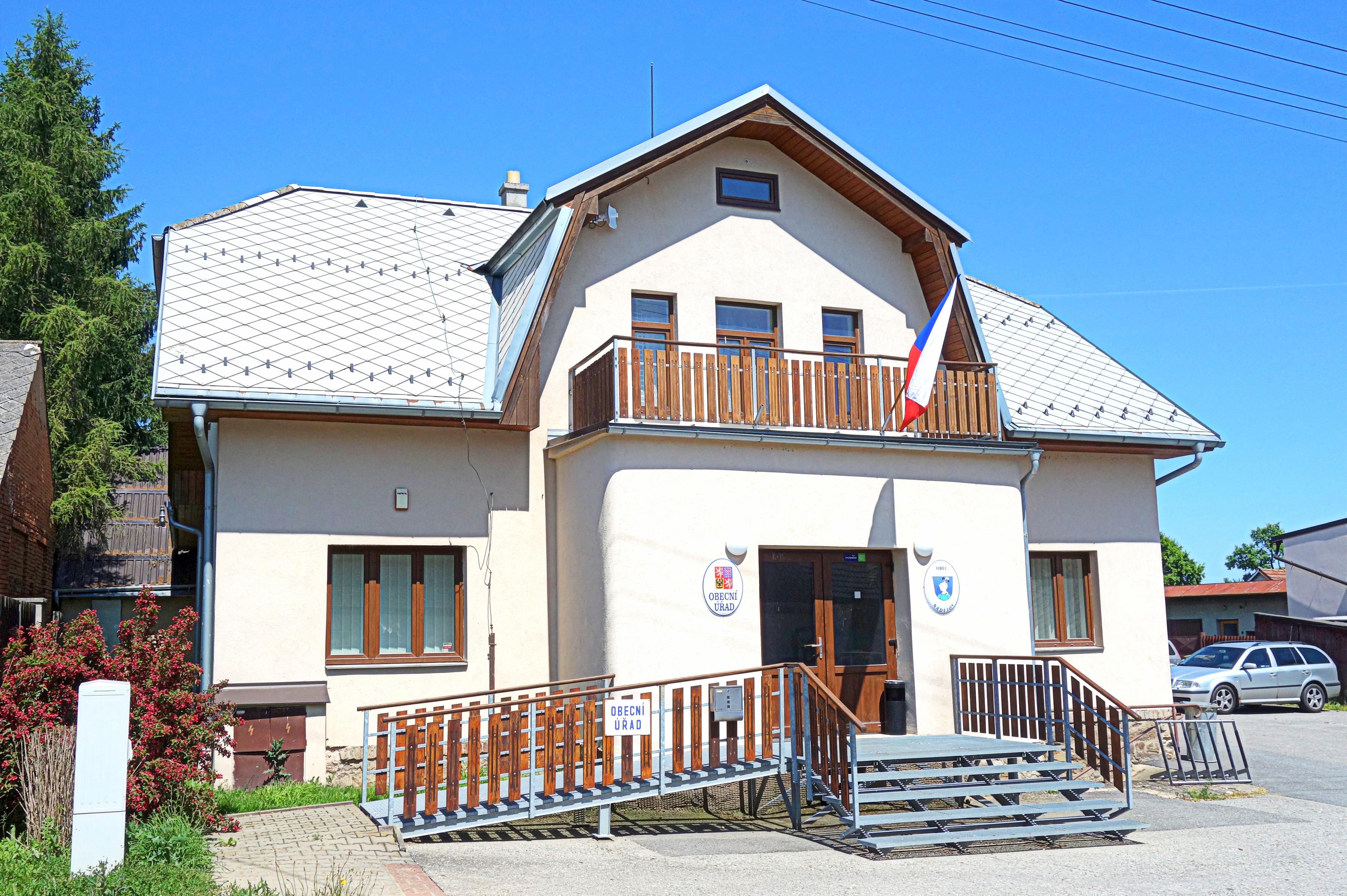 Nadějov - obecní úřad foto 1