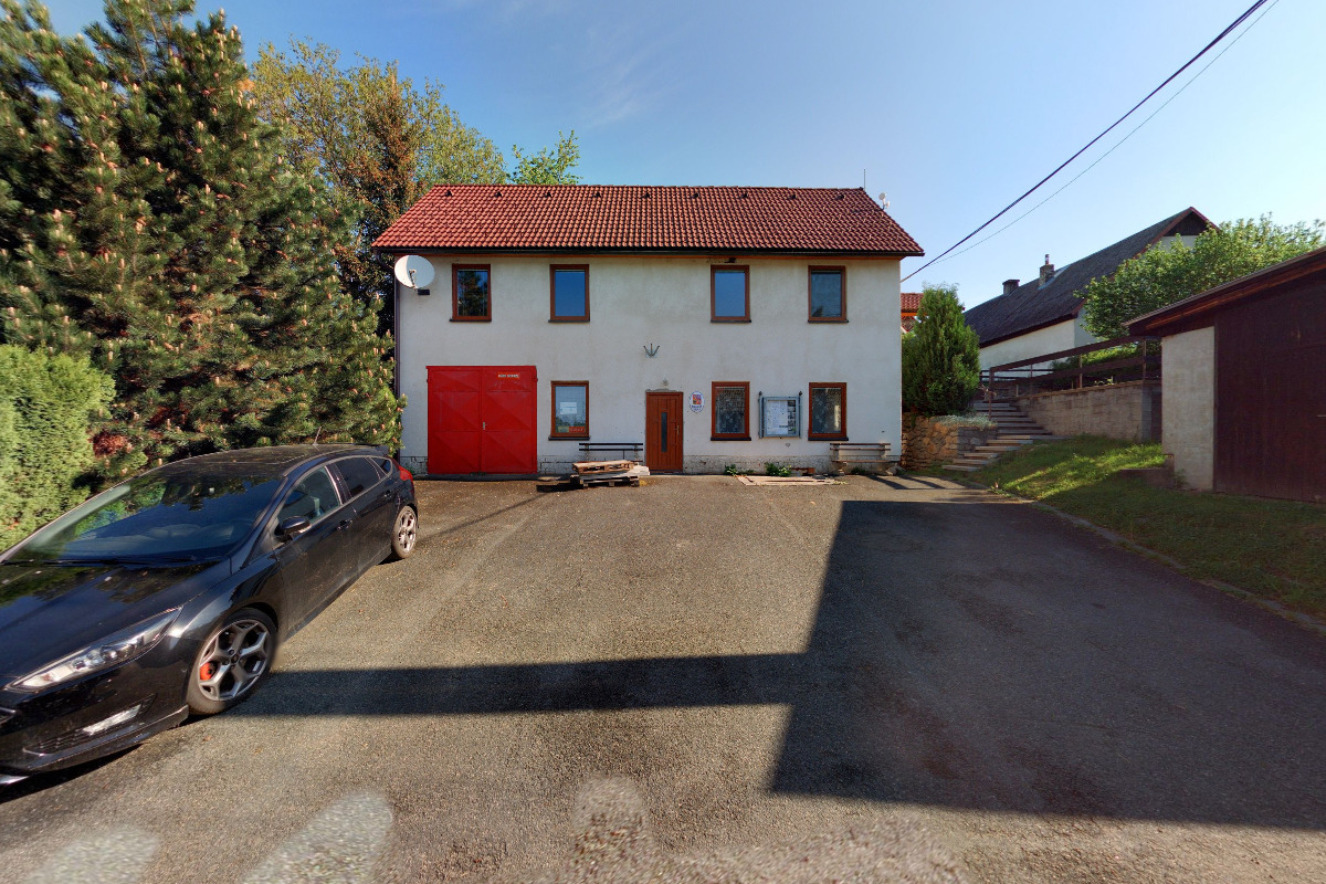 Chlum - Korouhvice - obecní úřad foto 2