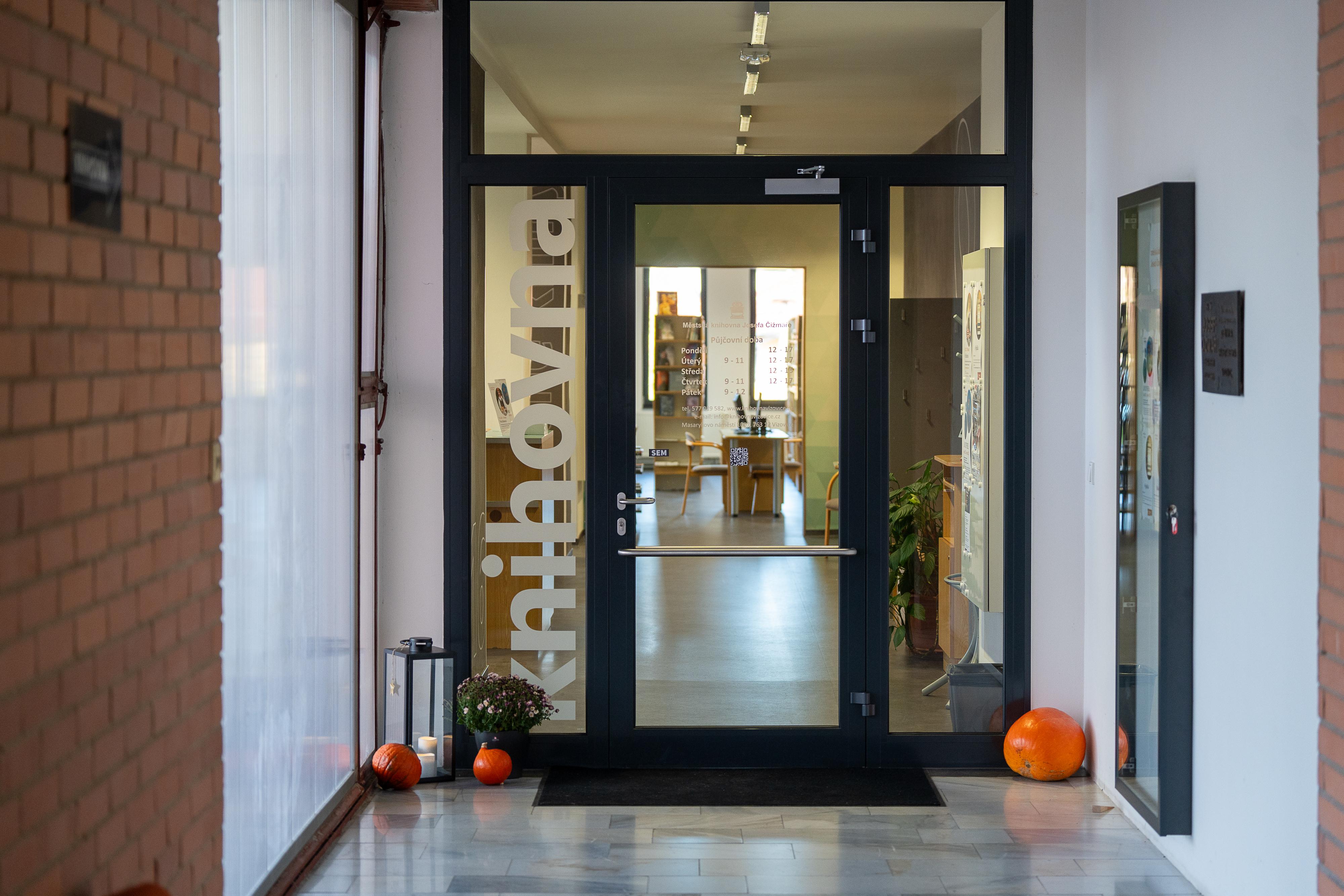 Městská knihovna Josefa Čižmáře Vizovice foto 2