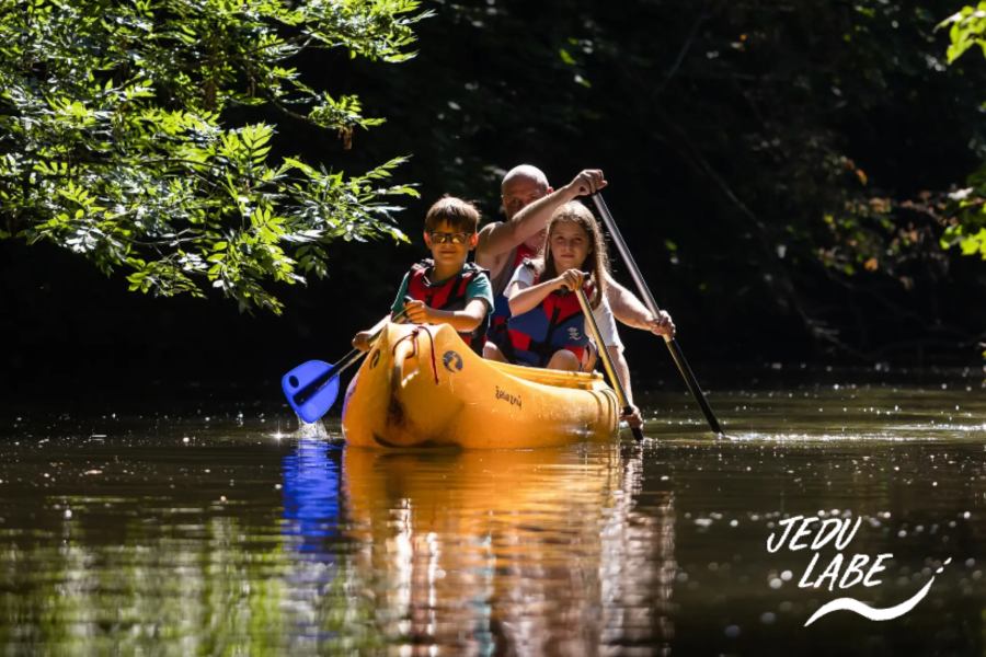 Půjčíme vám raft nebo kánoi na plavbu po Labi