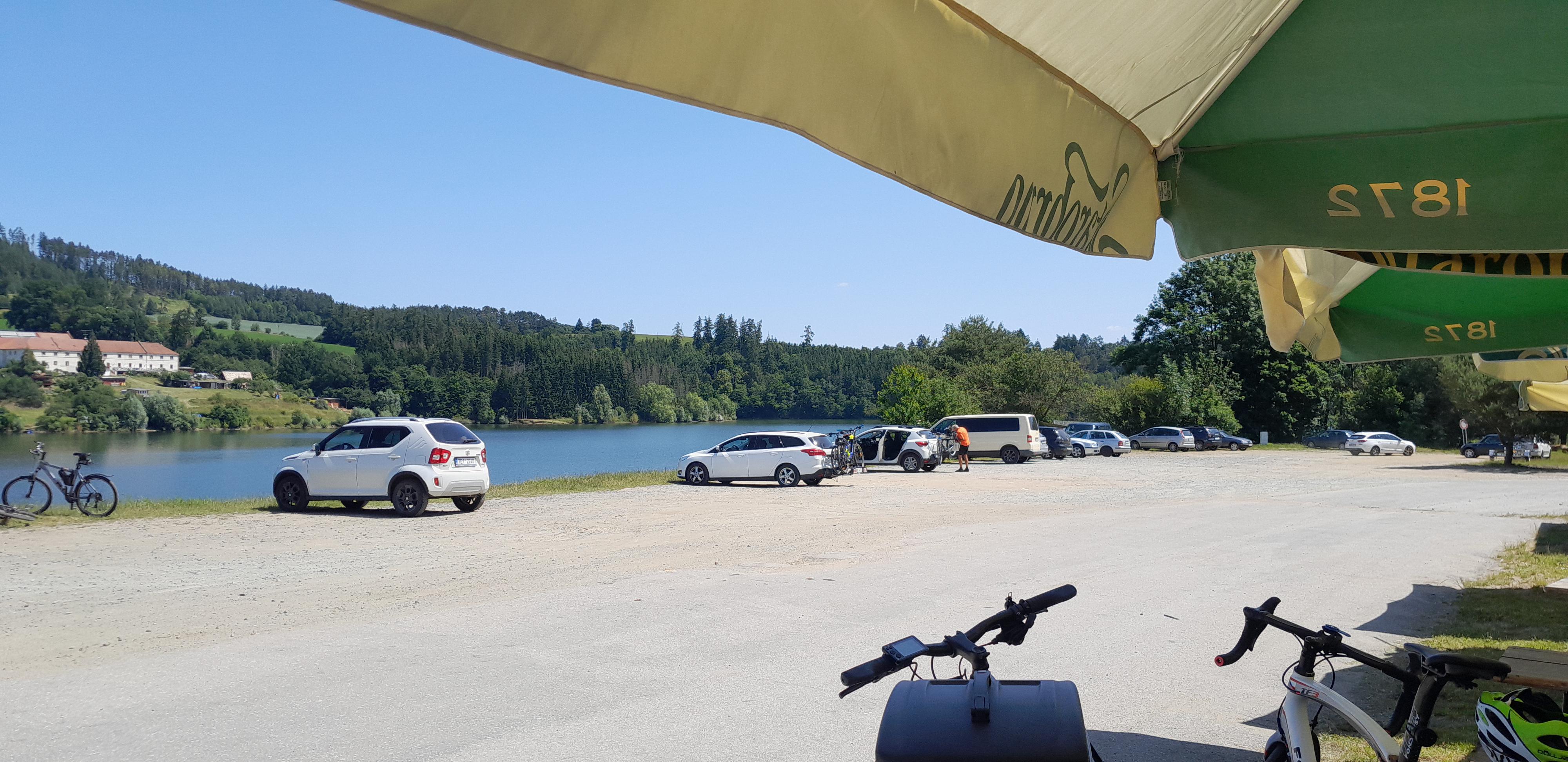 Občerstvení u parkoviště foto 2