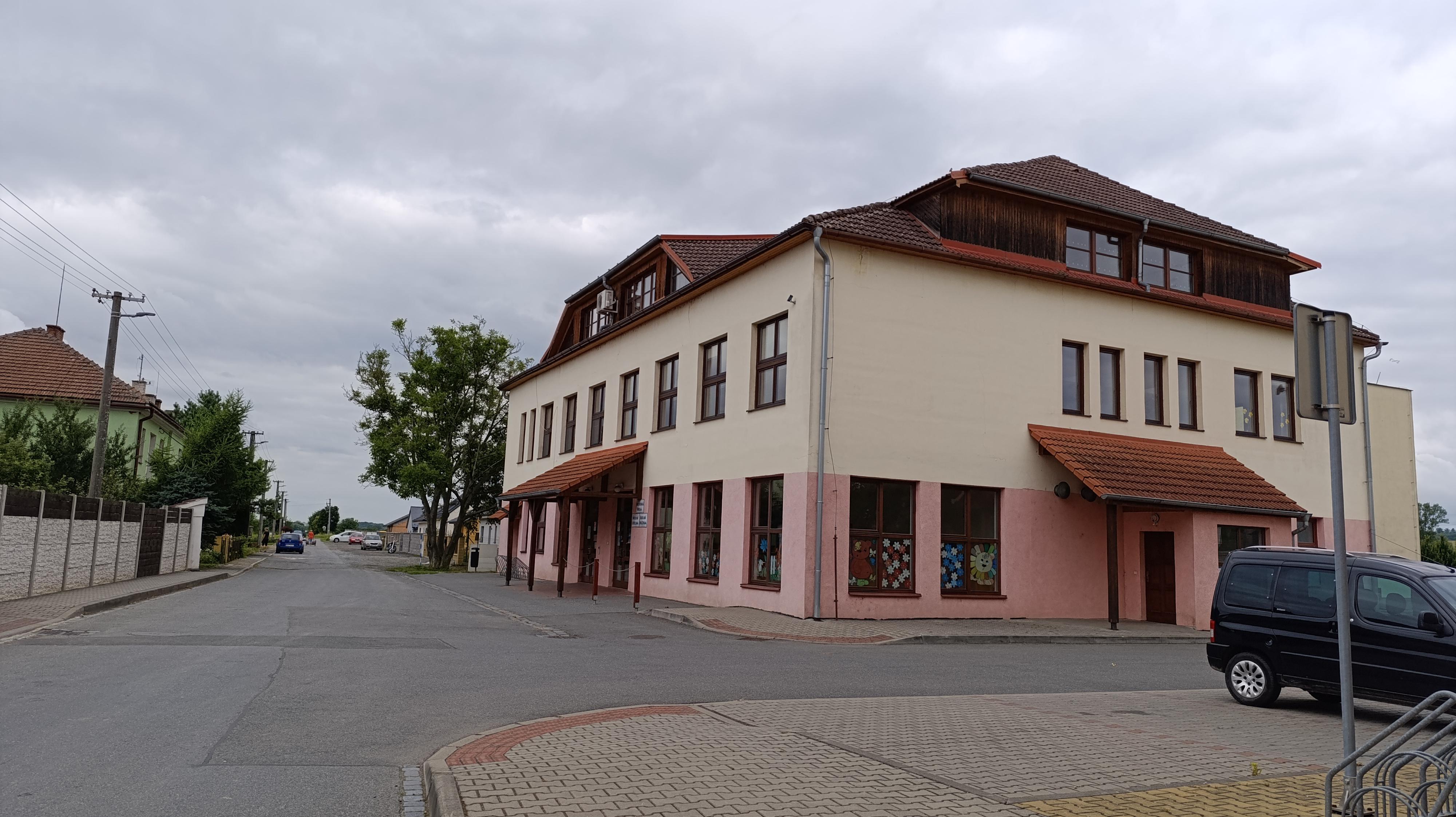 ZŠ a MŠ Prosenice foto 2