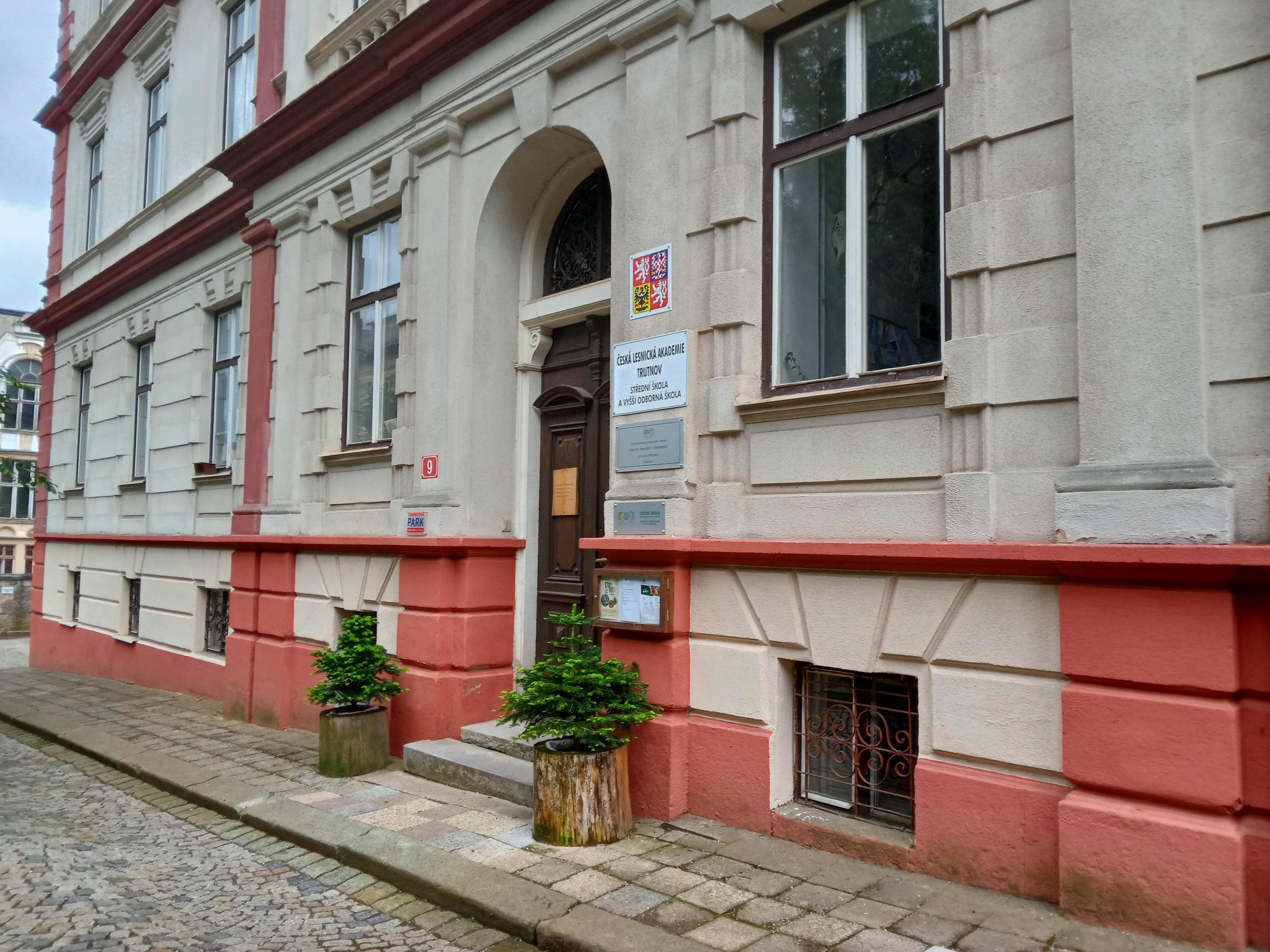 Česká lesnická akademie Trutnov - střední škola a vyšší odborná škola