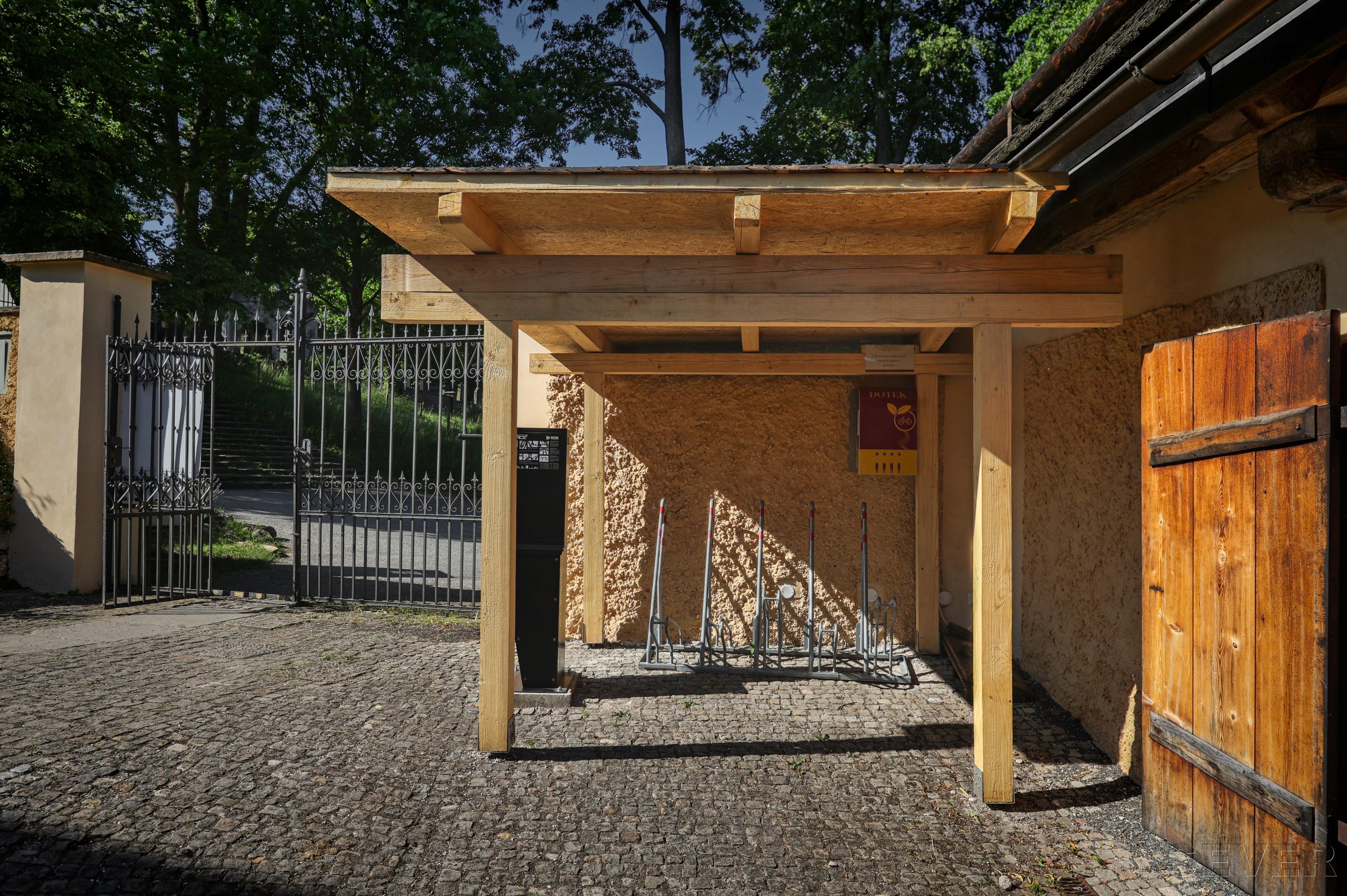 Nabíjecí stanice Hnutí Brontosaurus