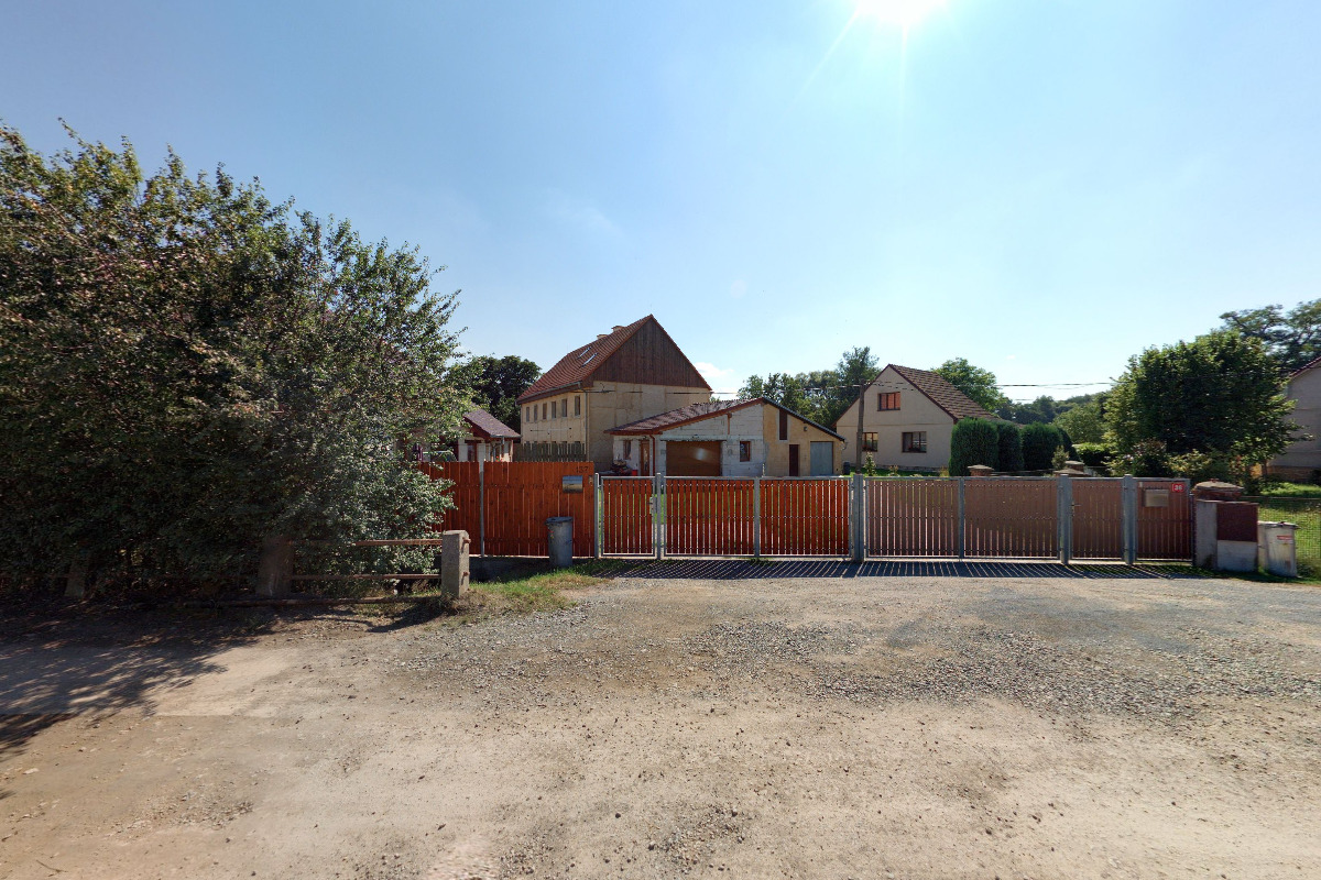 Homeland - krásný pokoj s manželskou a dětskou postelí