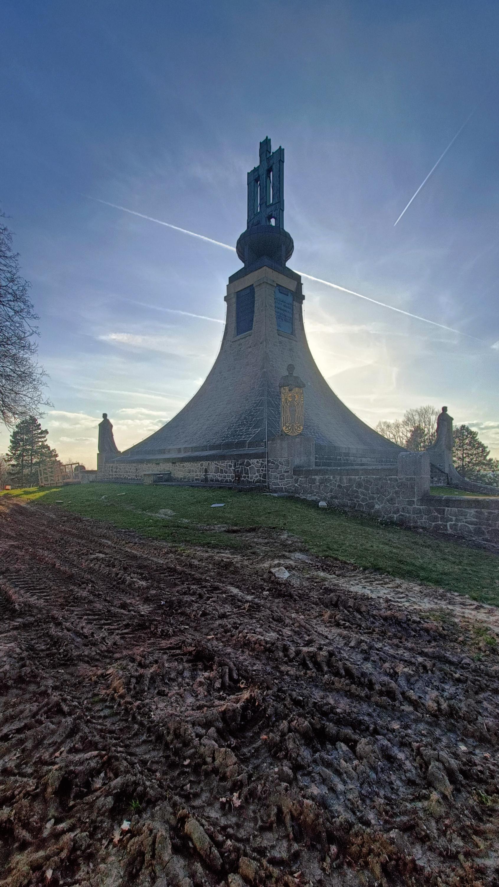 Památník Mohyla míru foto 6