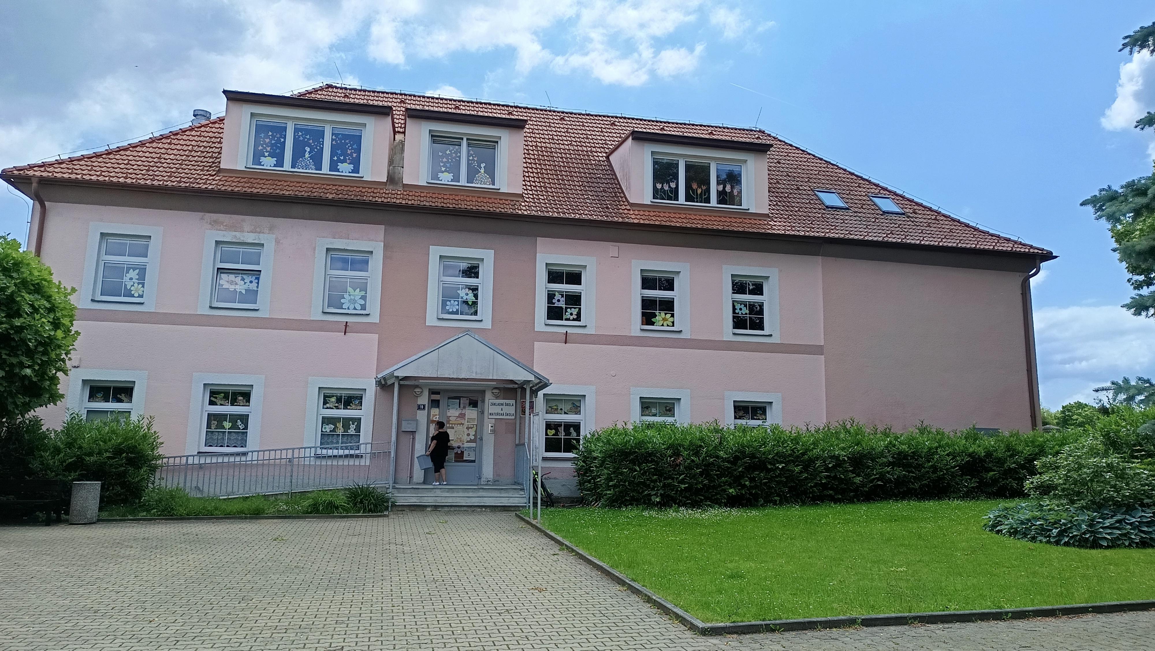 Základní škola Střelské Hoštice foto 2