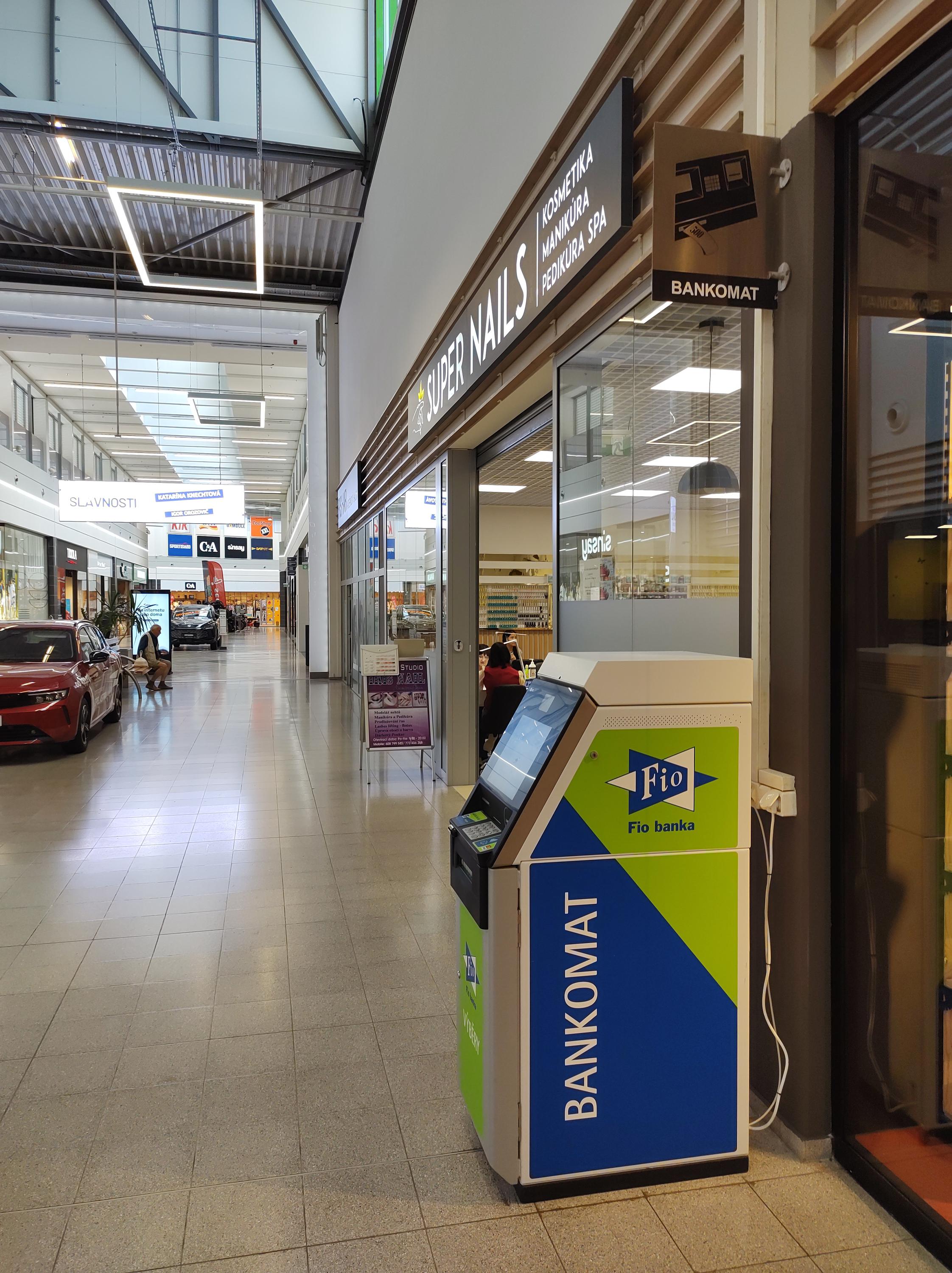 Fio banka - bankomat foto 3