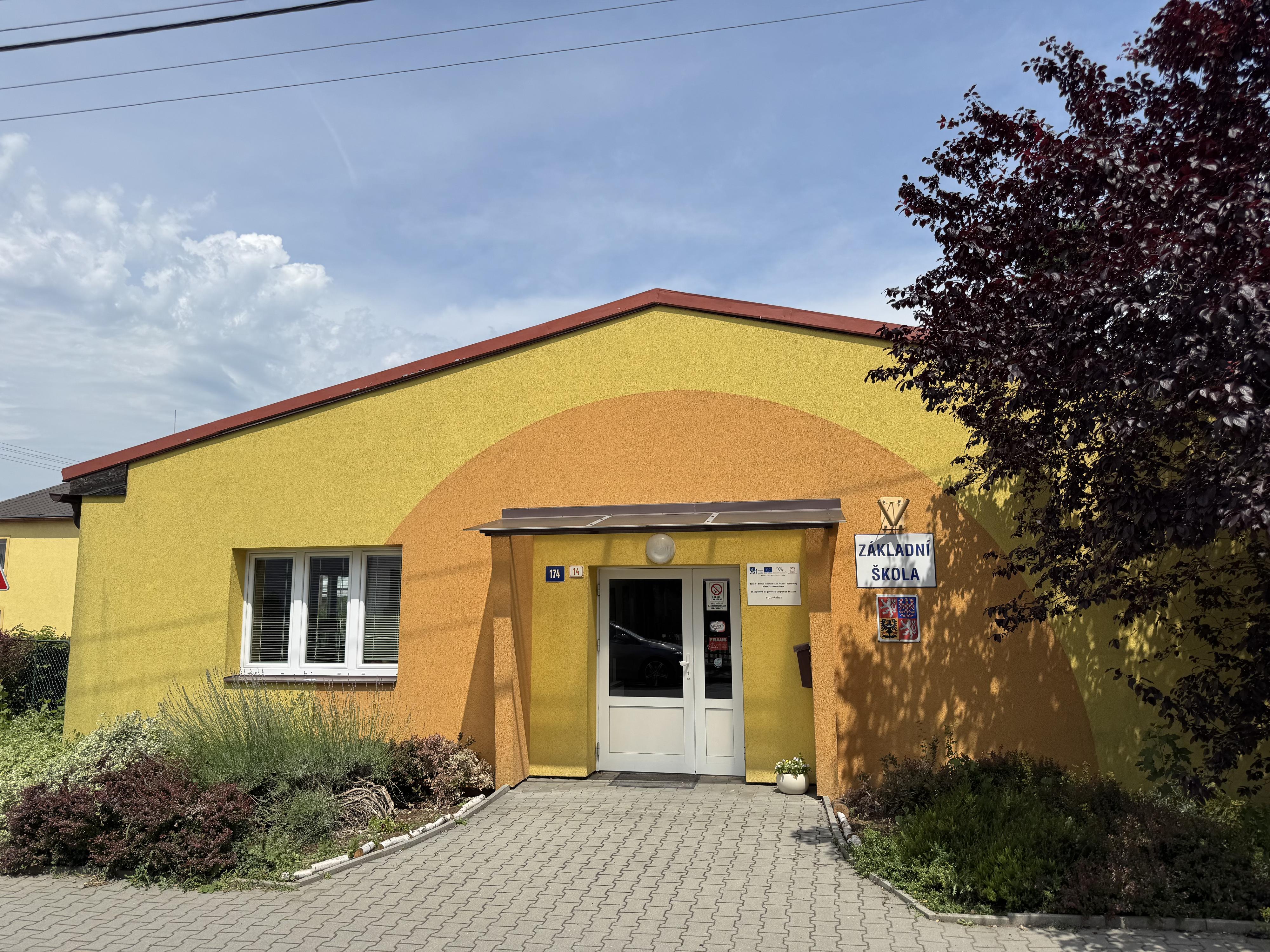 Základní škola a mateřská škola Hlučín - Bobrovníky foto 3