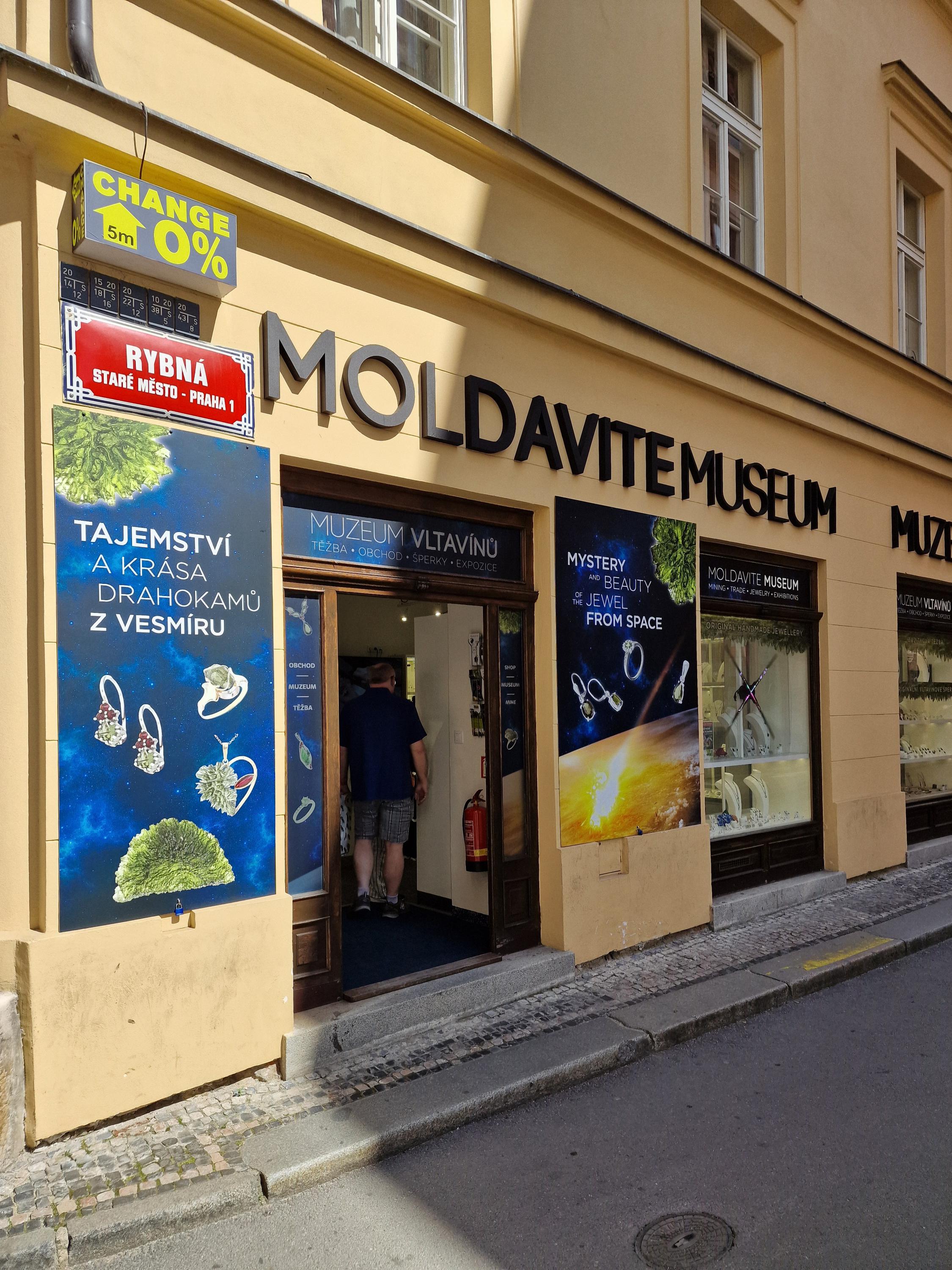 MOLDAVITE MUSEUM SHOP foto 3