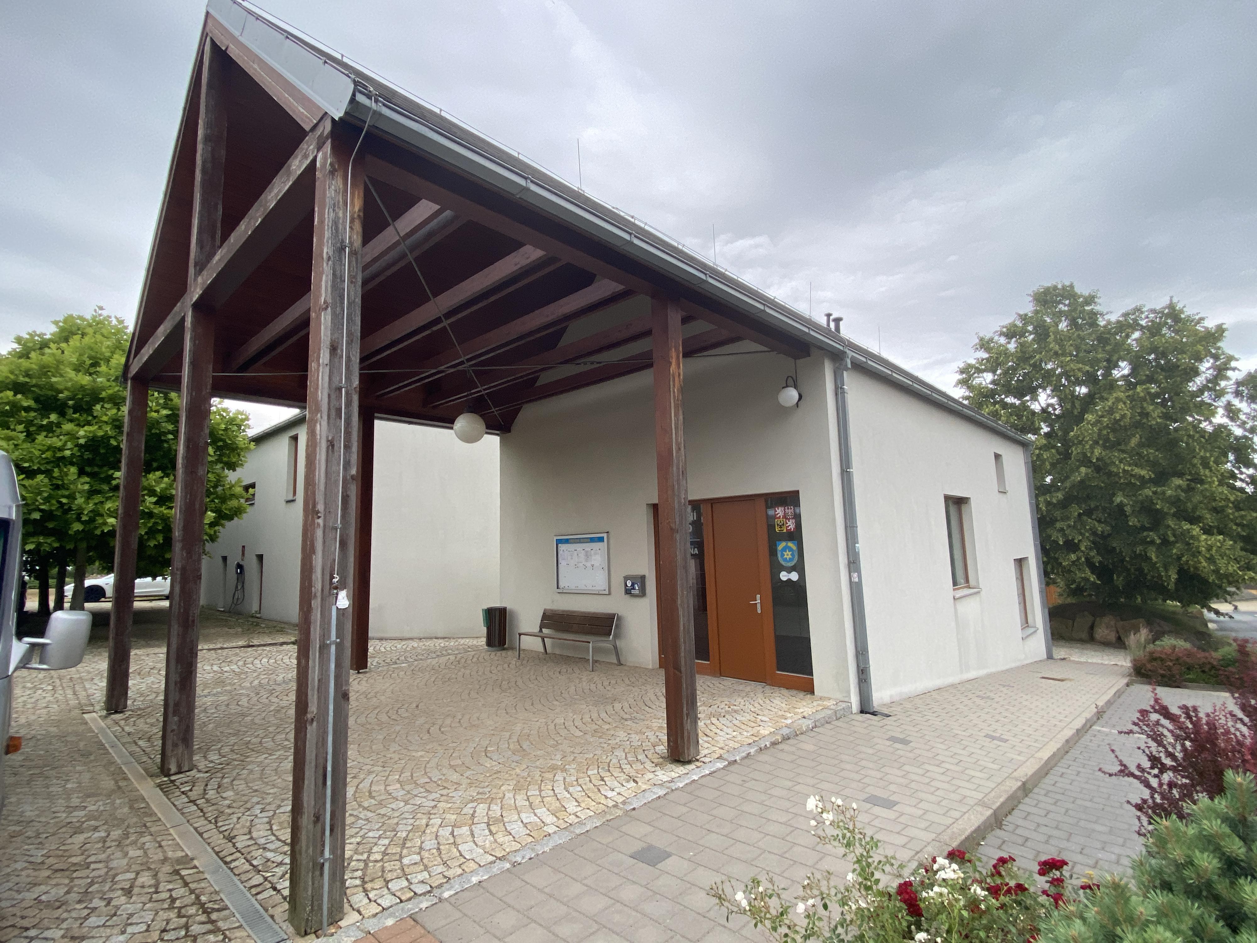 Zichovec - obecní úřad foto 3