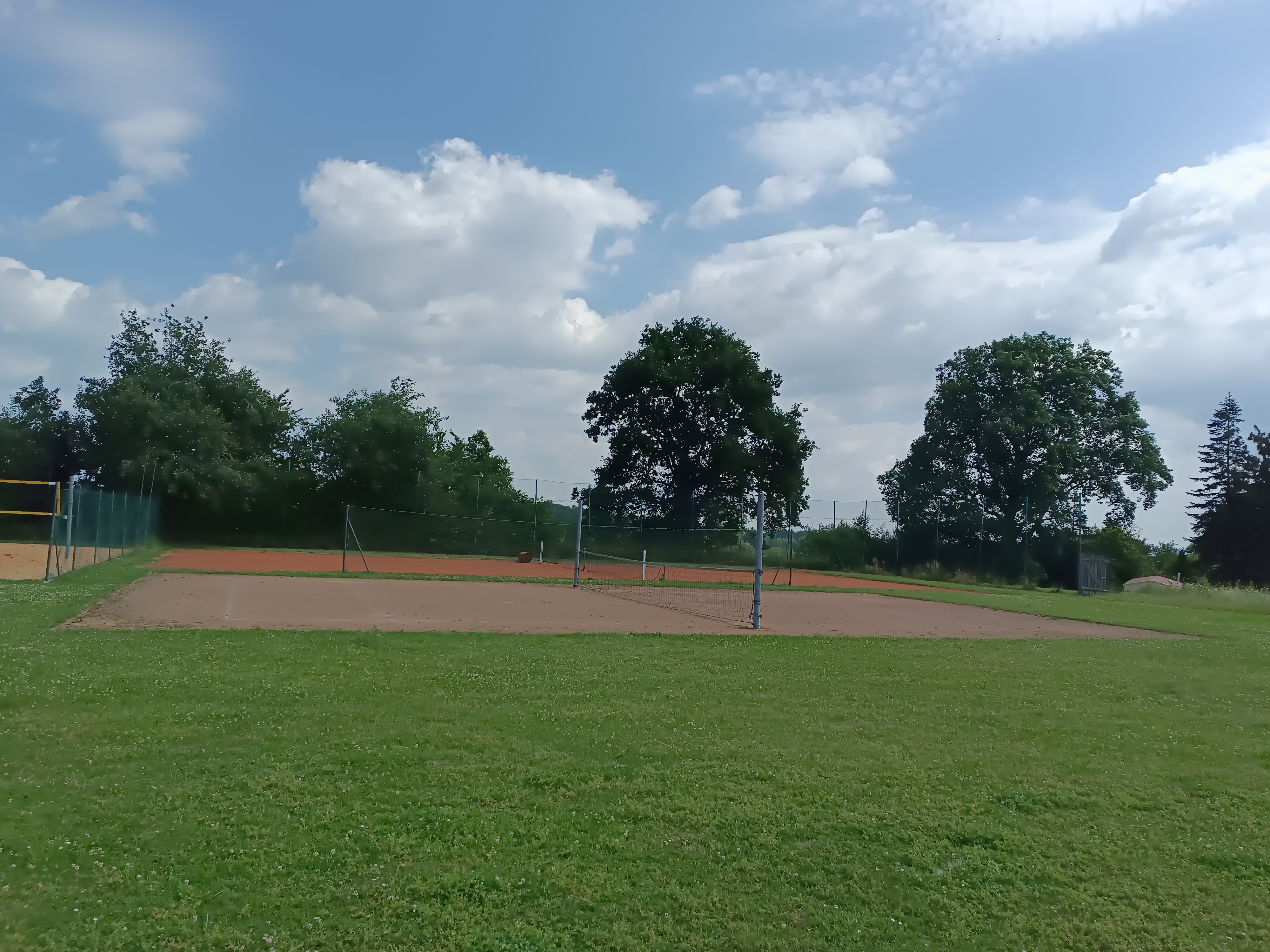 Pronájem antukového tenisového hřiště