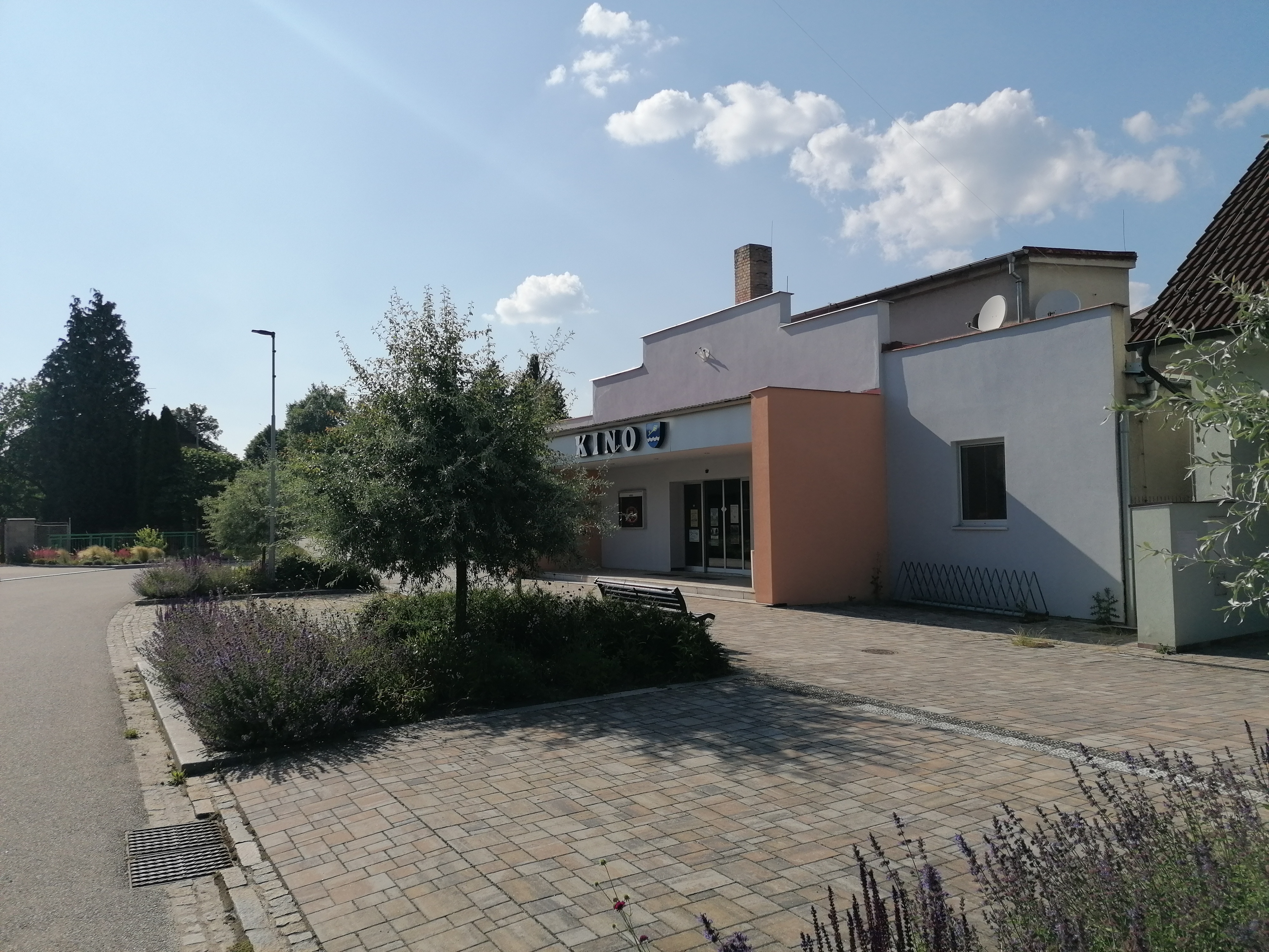 Kulturní centrum - kino Suchdol nad Lužnicí foto 3