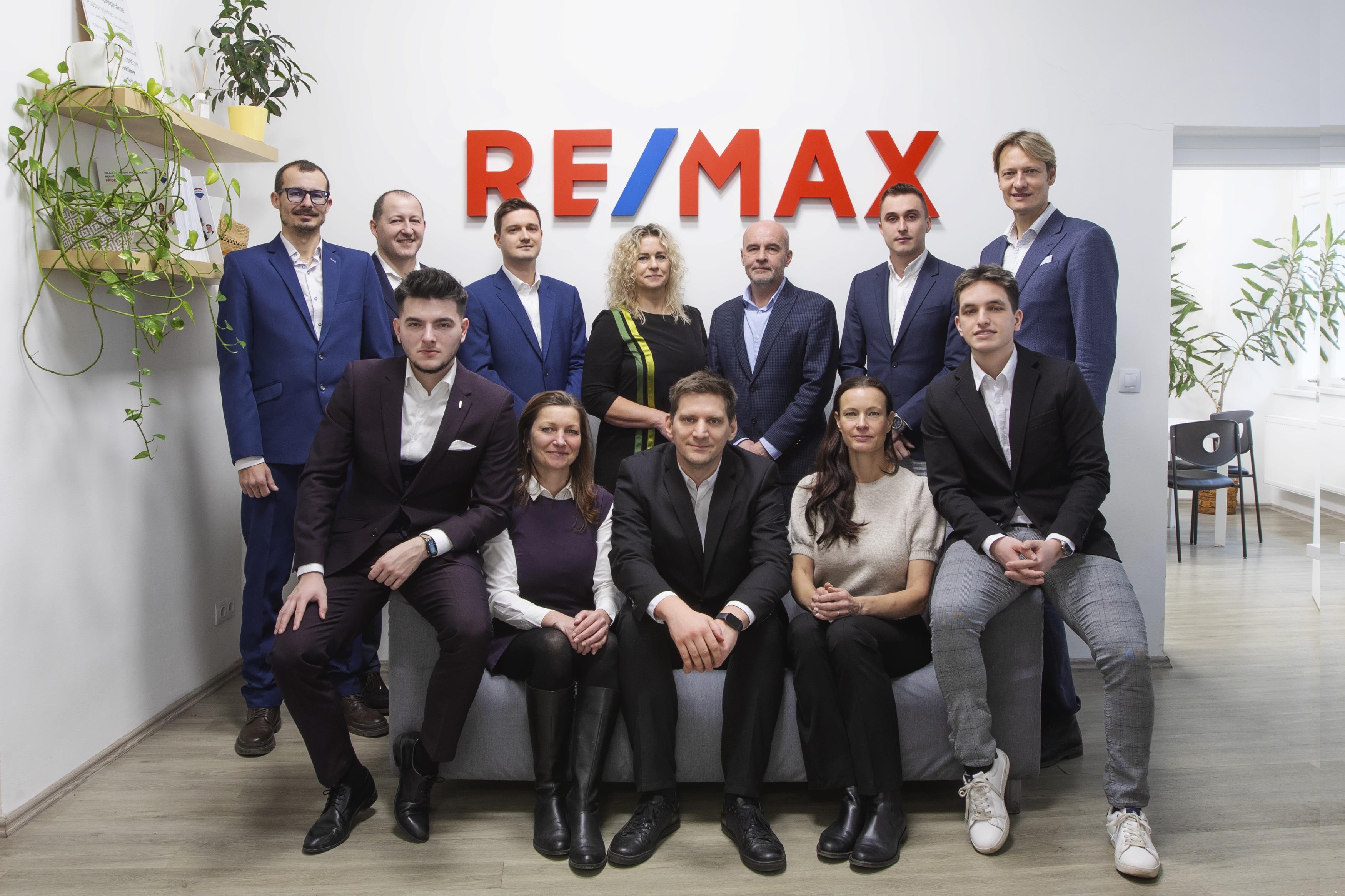 REMAX Search foto 1