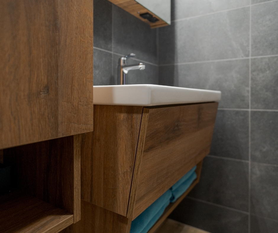 Výroba koupelnového skříňky na míru