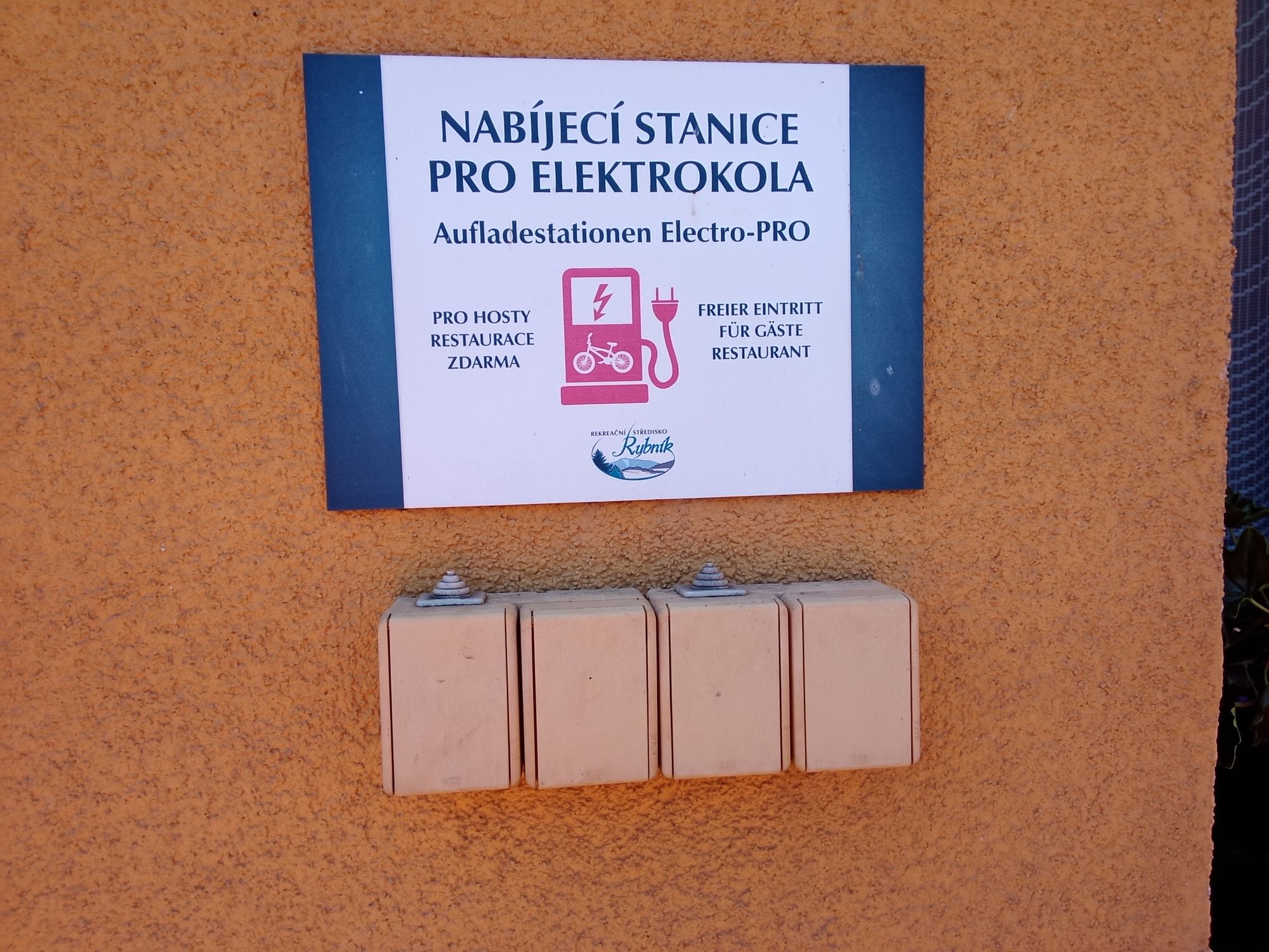Restaurace Rybník - Dobíjecí stanice pro elektrokola foto 2