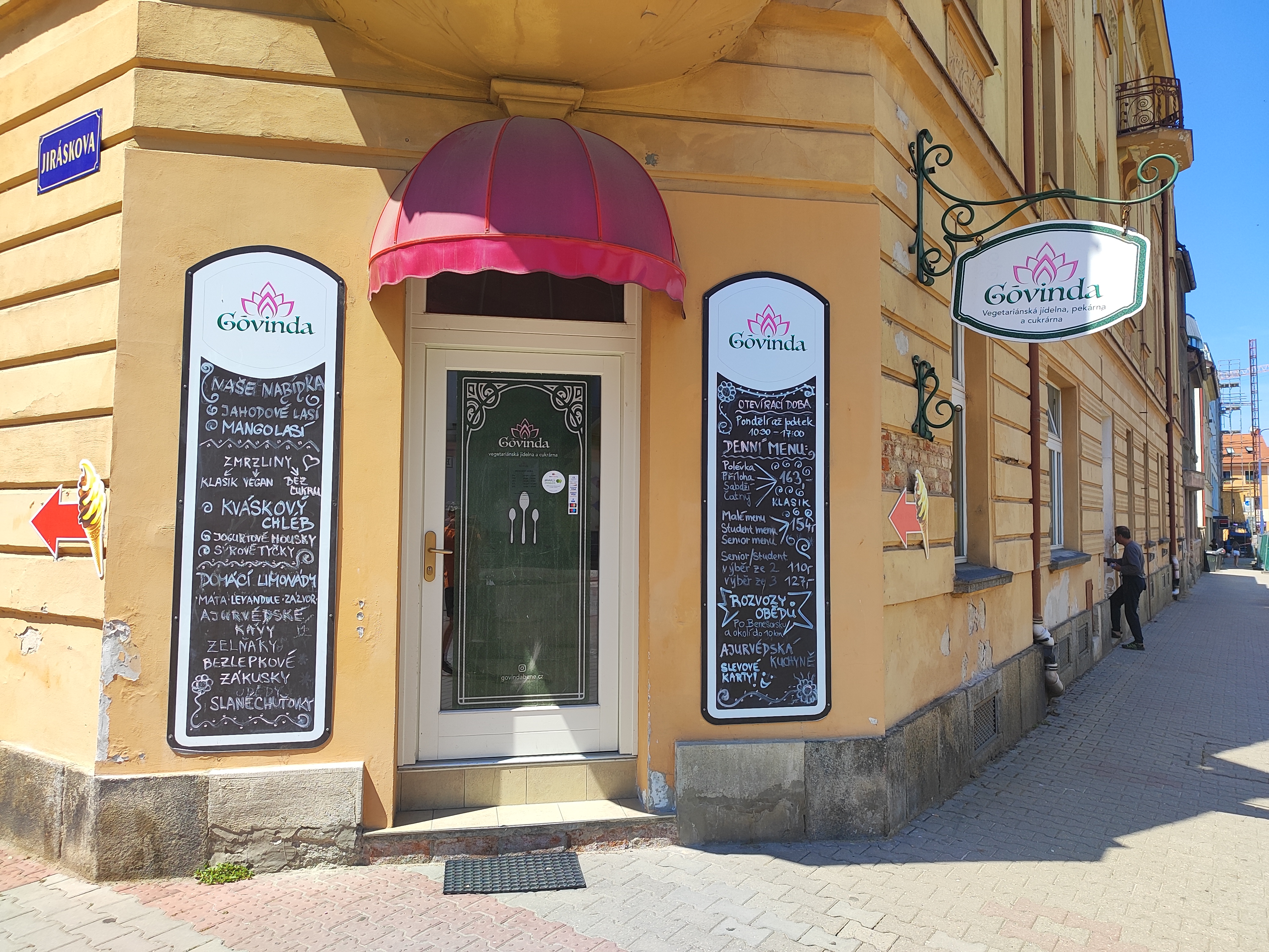 Góvinda - jídelna a cukrárna foto 3