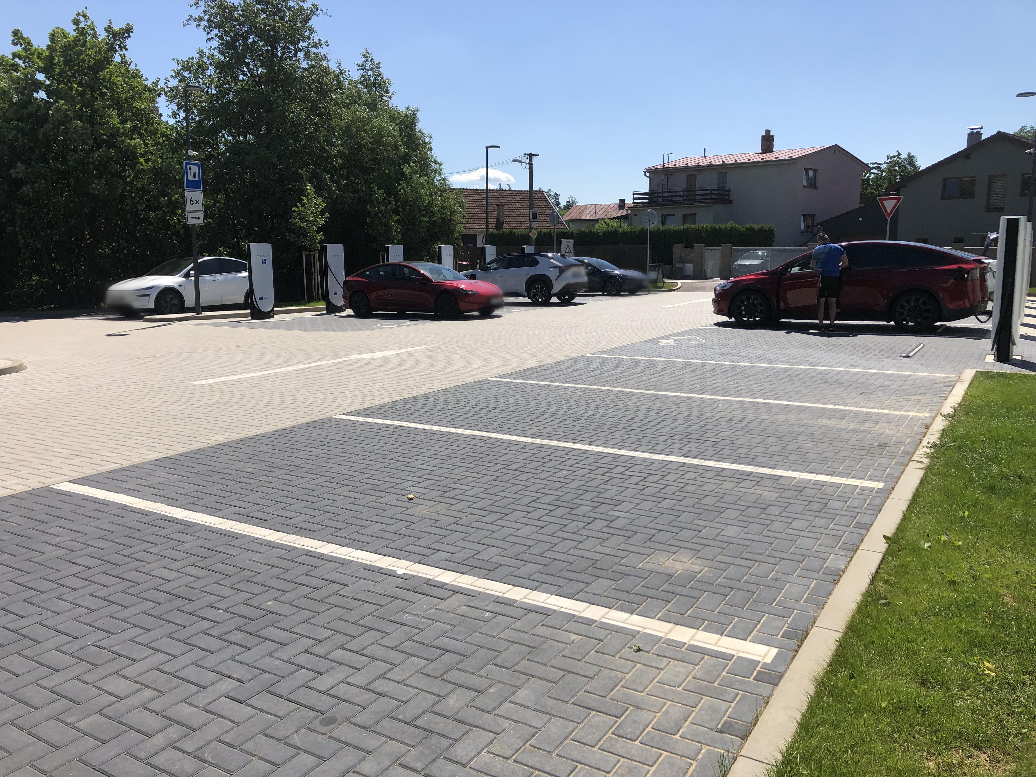 Tesla Supercharger Jamné foto 4
