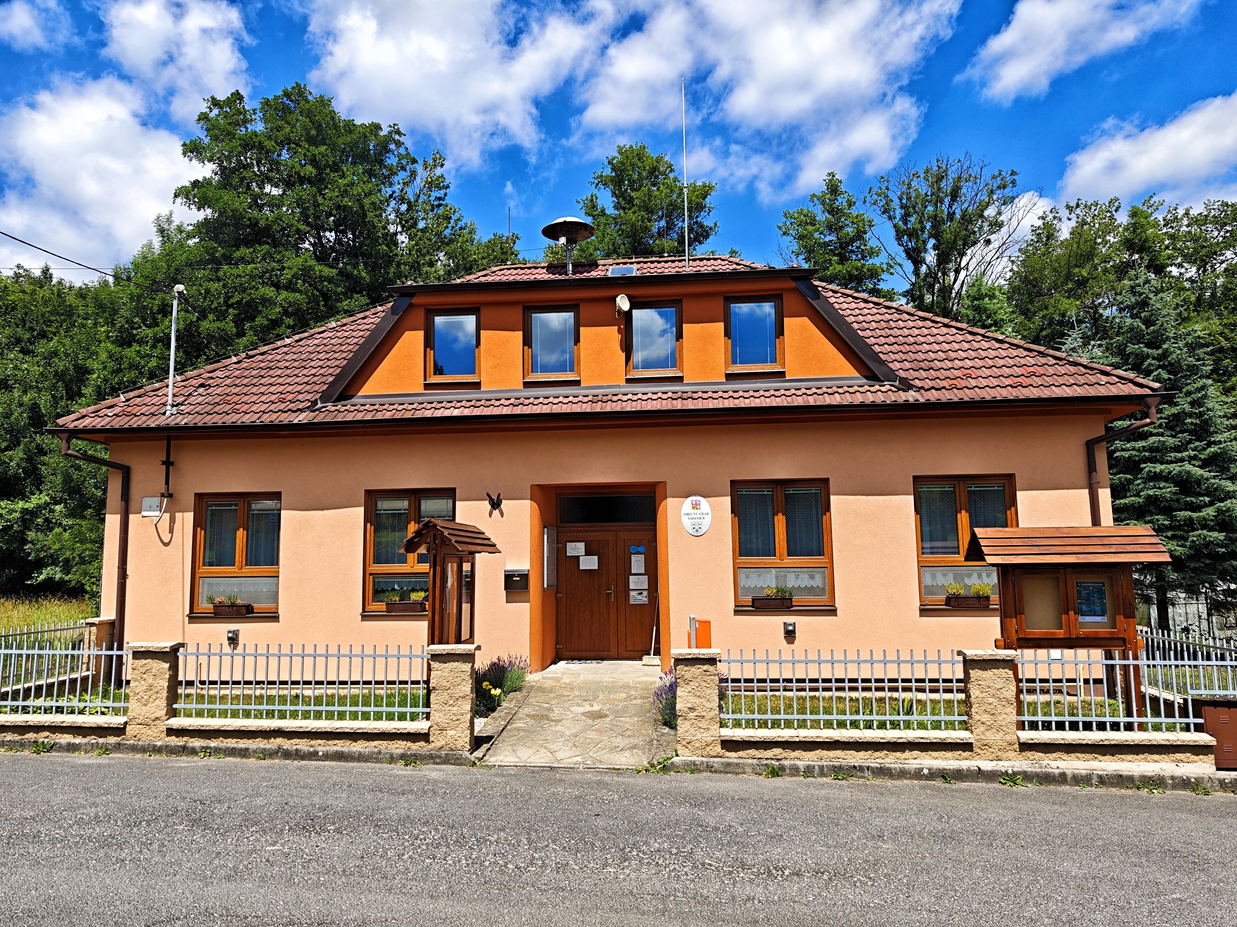 Vápenice - obecní úřad foto 3