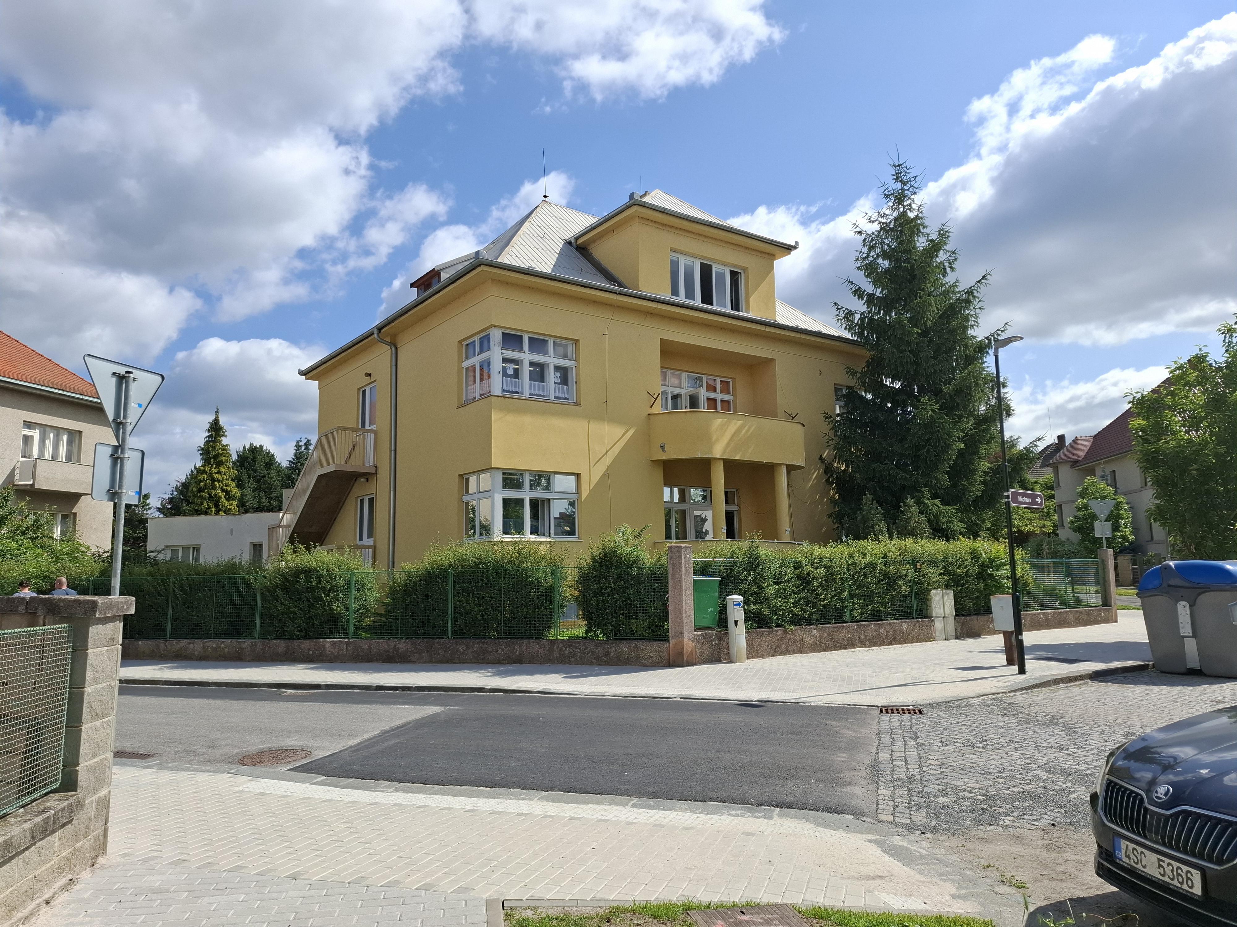 Soukromá základní škola Acorn's & John's school - Máchova foto 2