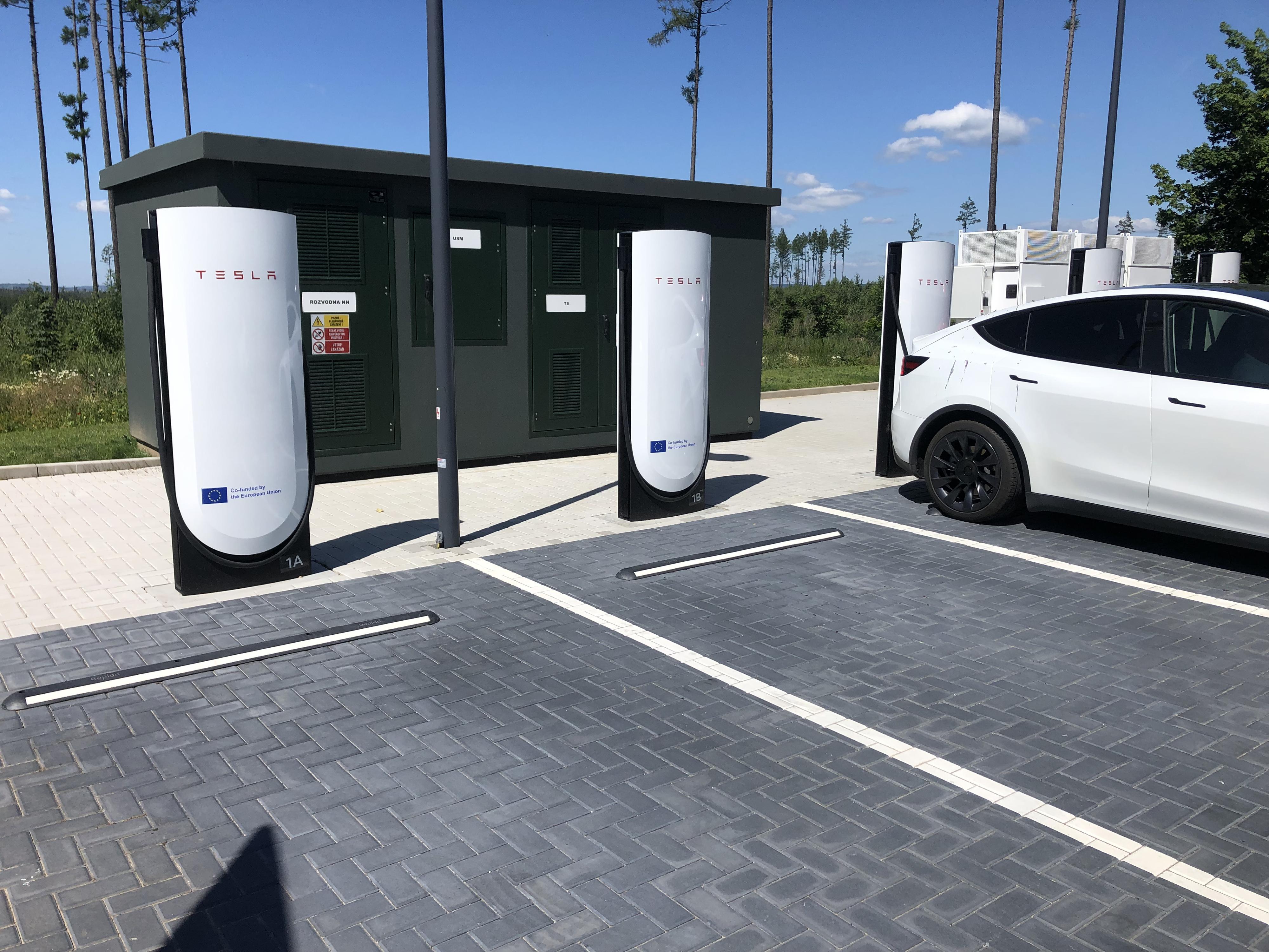 Tesla Supercharger Jamné foto 5