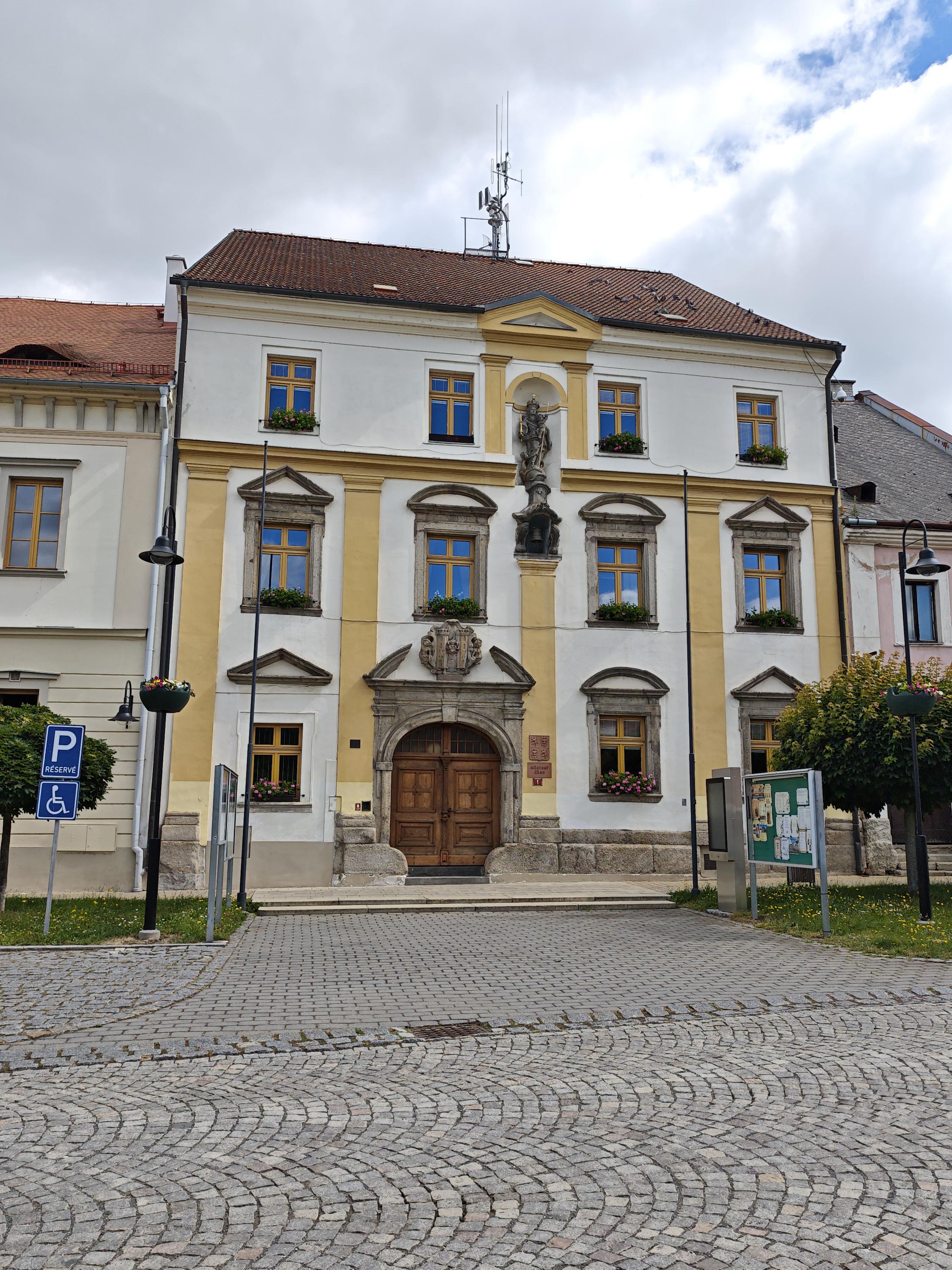 Bor - městský úřad foto 3
