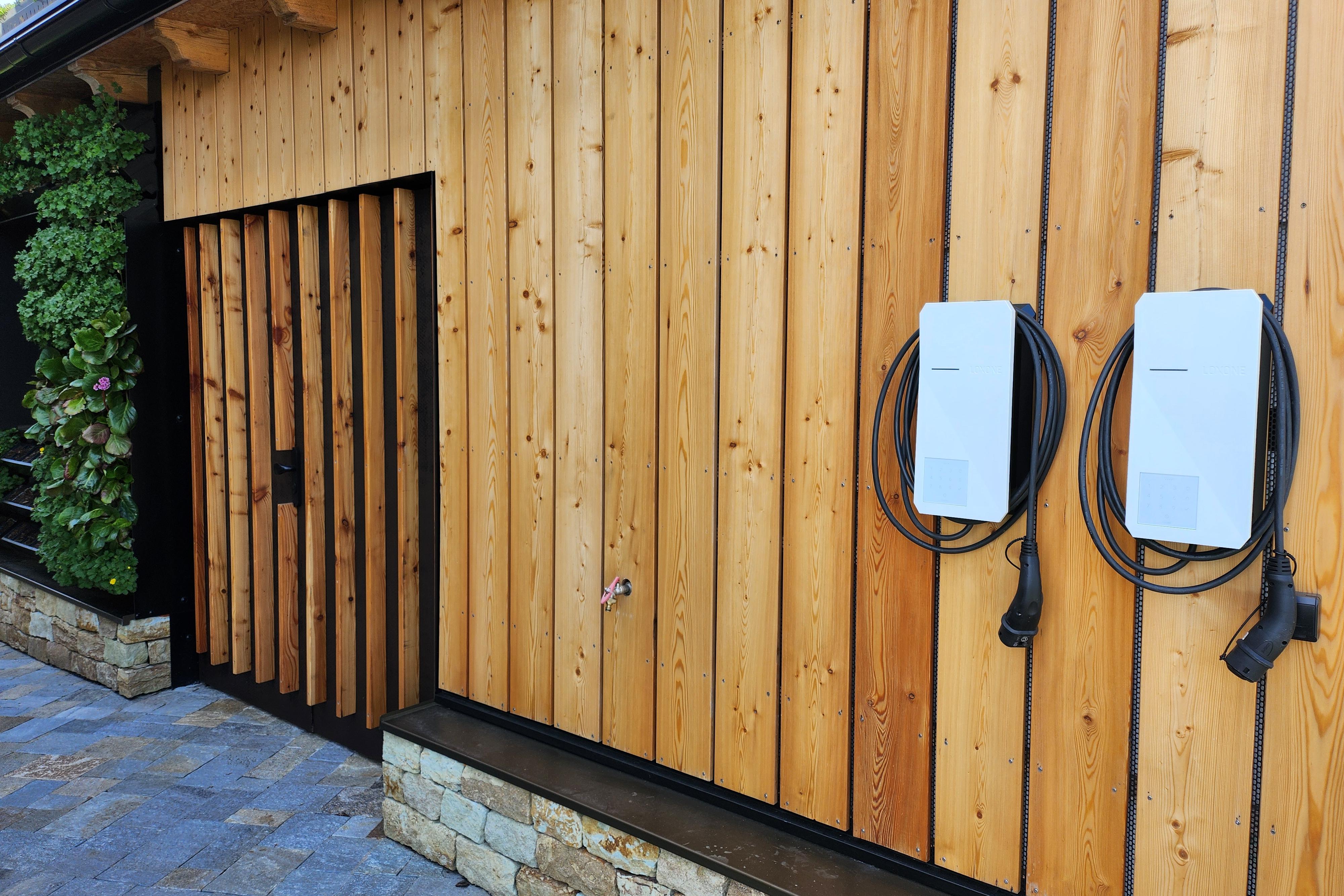 Možnost nabíjení elektromobilů - nabíječky LOXONE