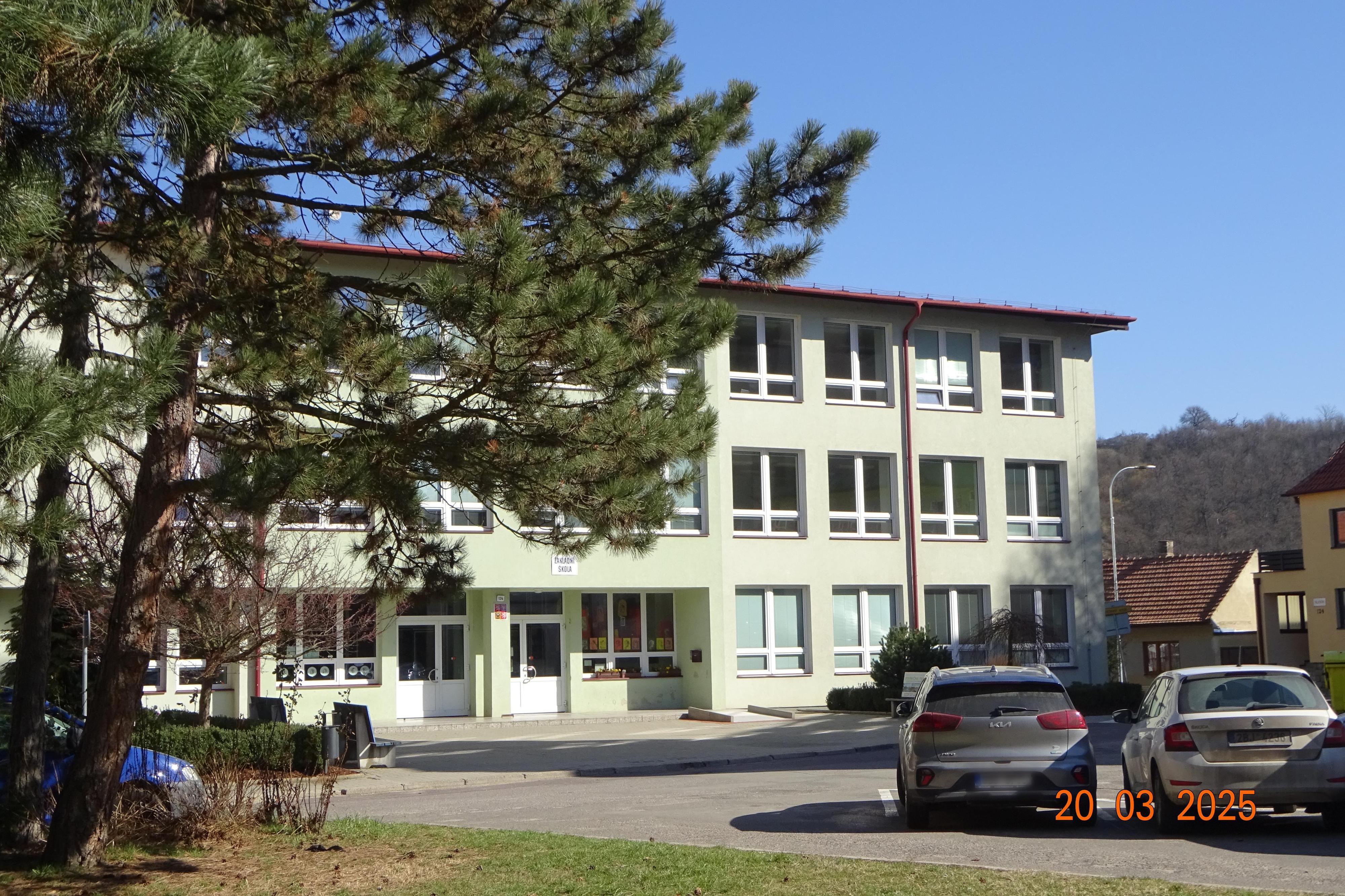 Základní škola, Moravský Krumlov, náměstí Klášterní 134, okres Znojmo