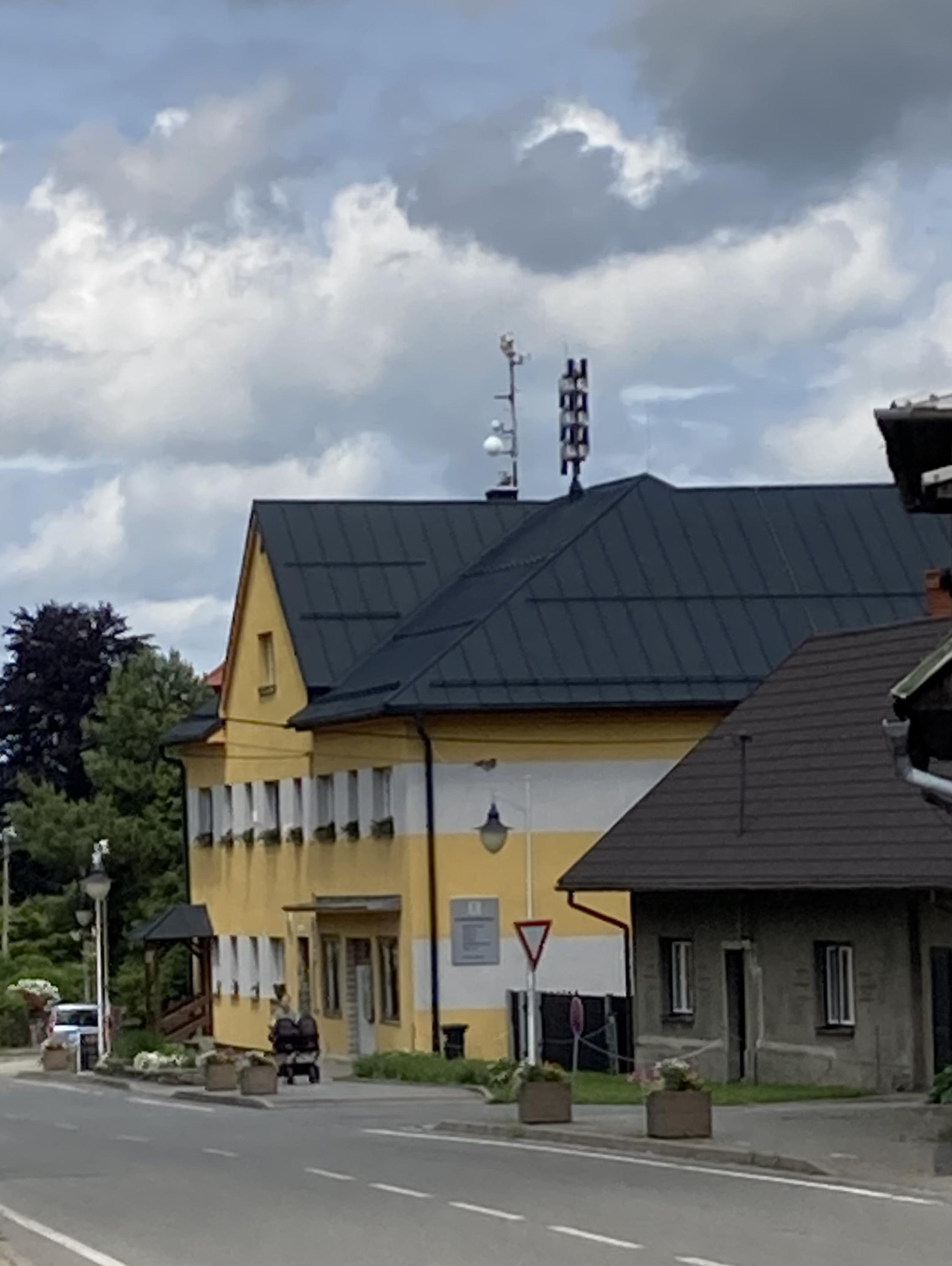 Komorní Lhotka - obecní úřad foto 3