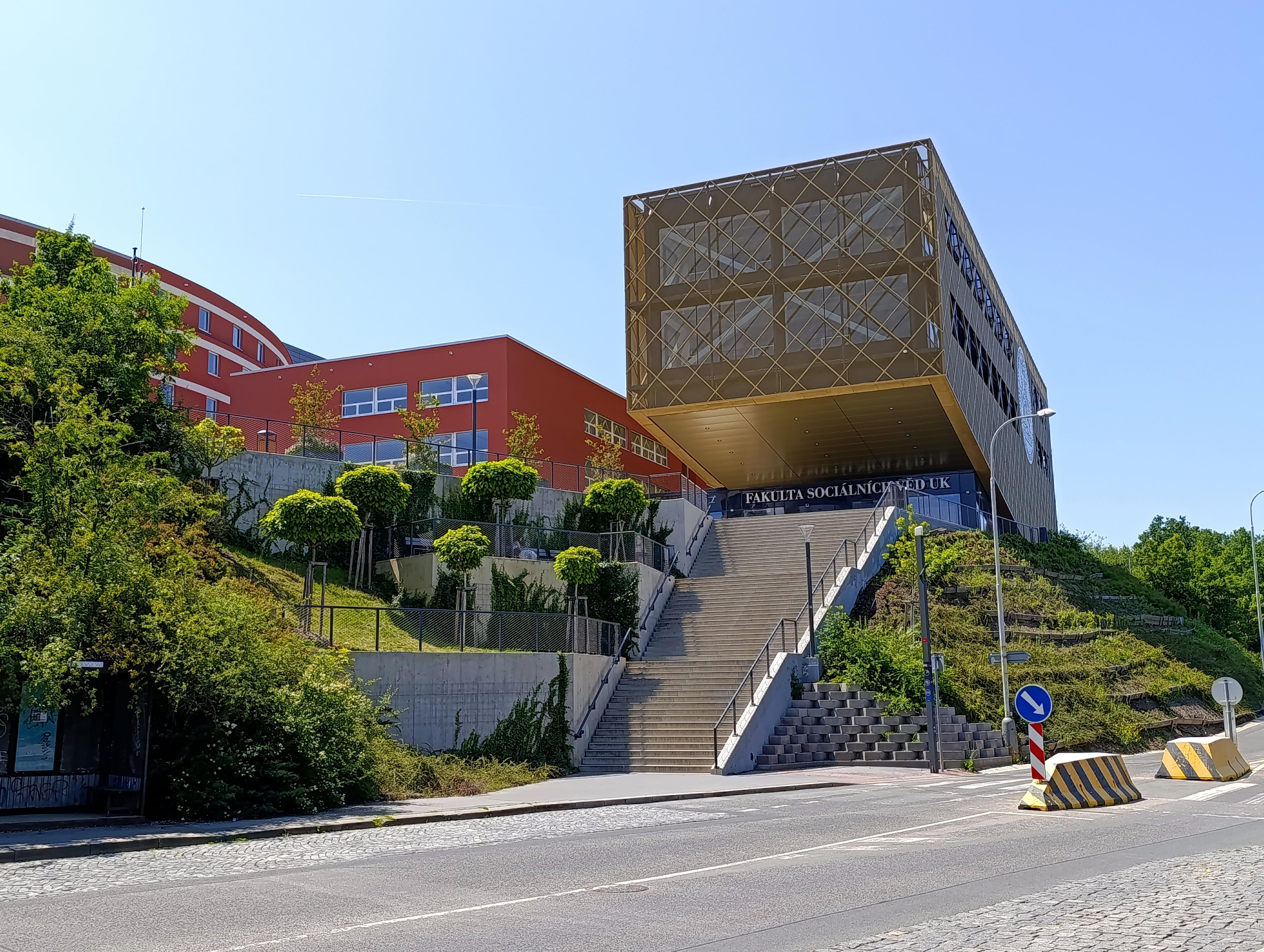 Fakulta sociálních věd - Univerzita Karlova foto 2