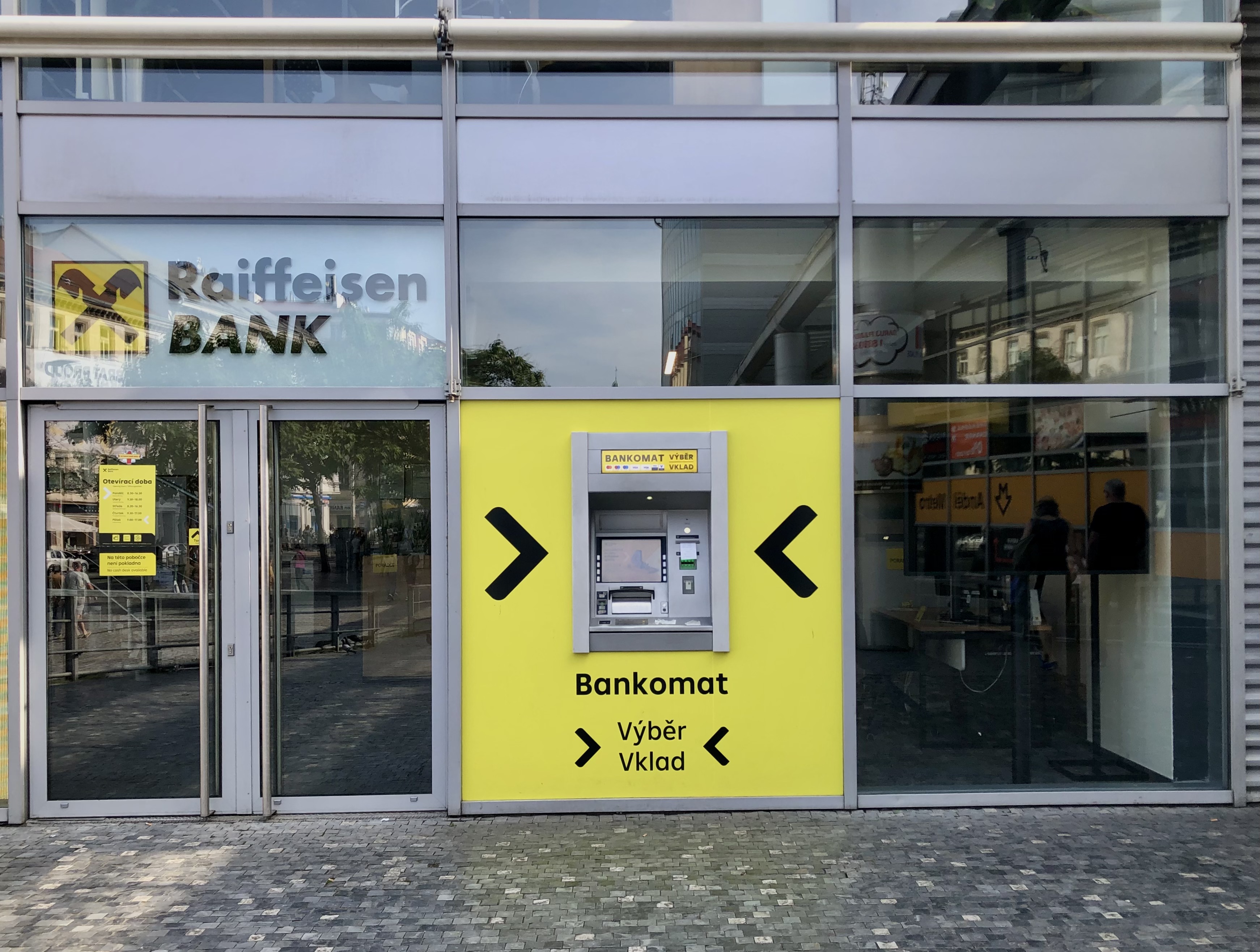 Raiffeisenbank - bankomat