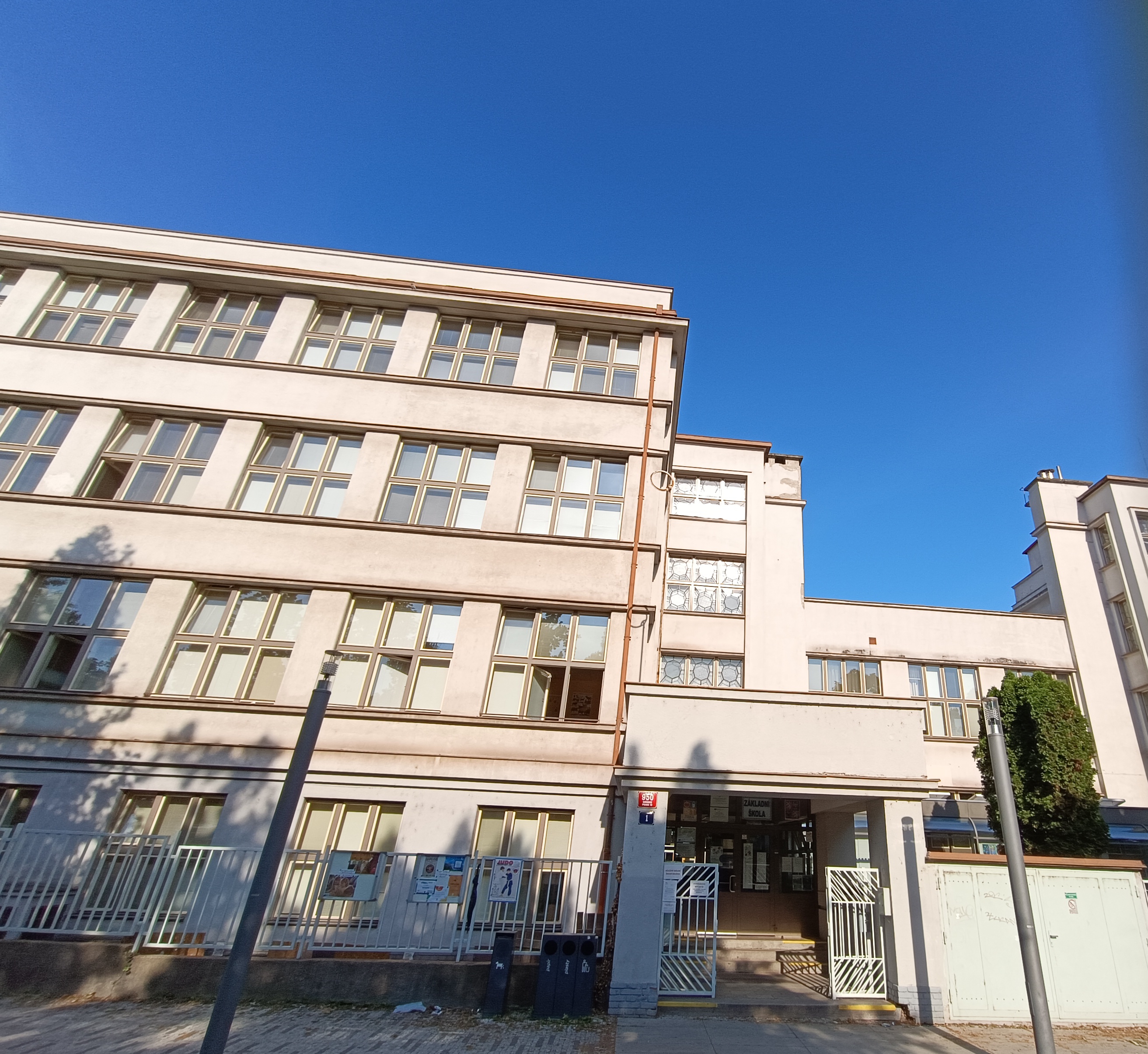 Základní škola, Praha 10, U Vršovického nádraží 950/1, příspěvková organizace