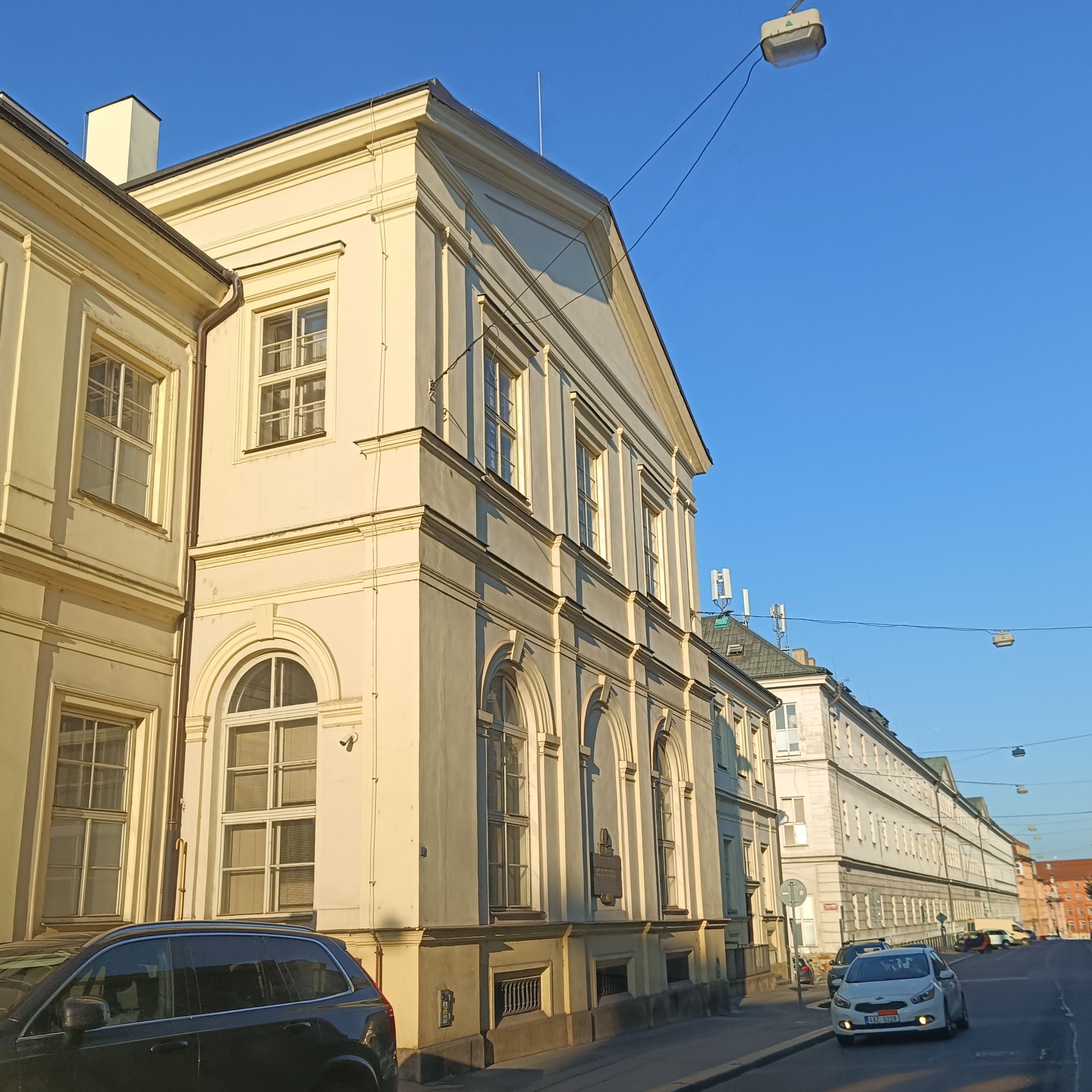 Ústav vědeckých informací 1. LF a VFN - Univerzita Karlova foto 3