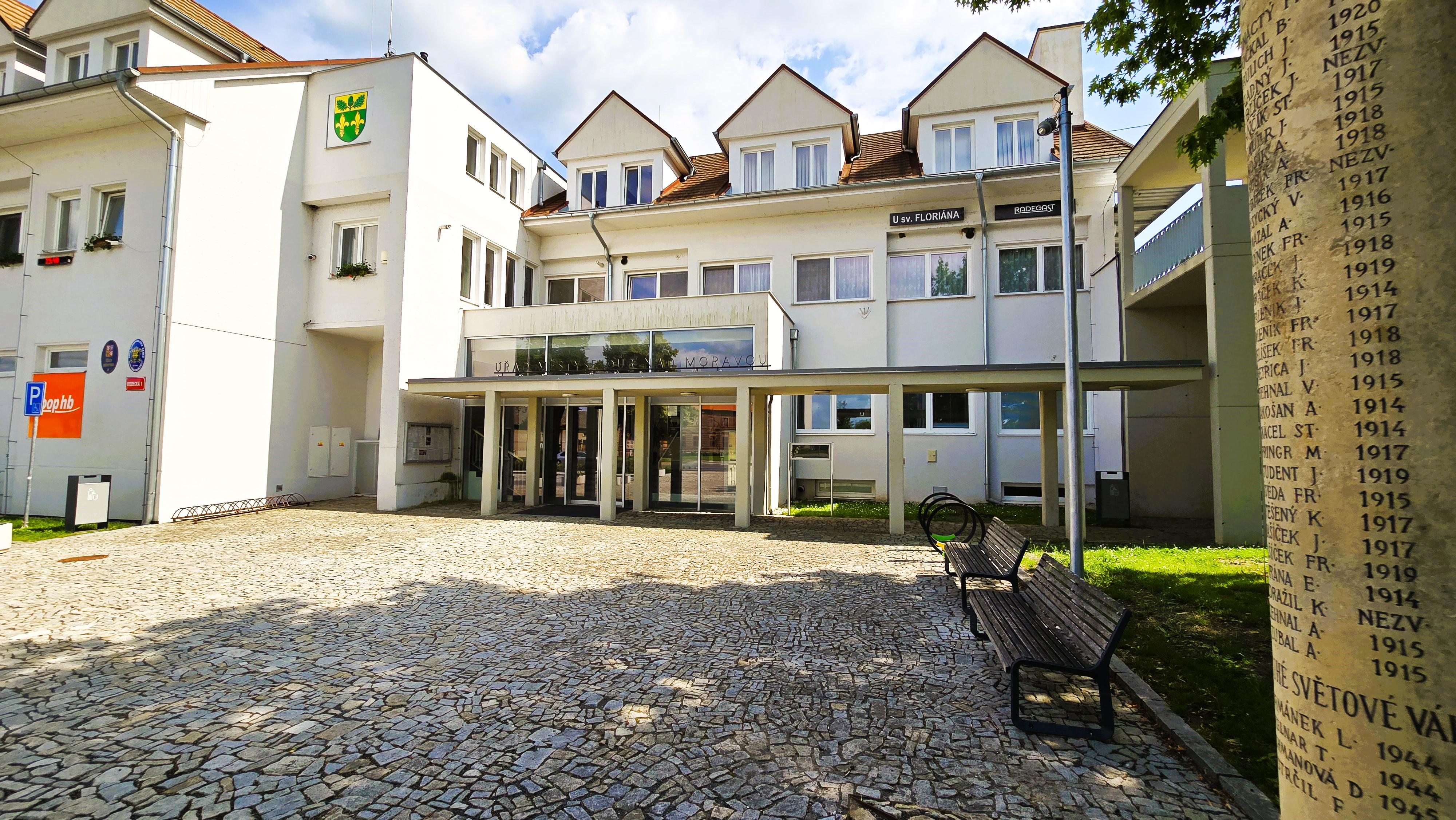 Dub nad Moravou - úřad městyse foto 2